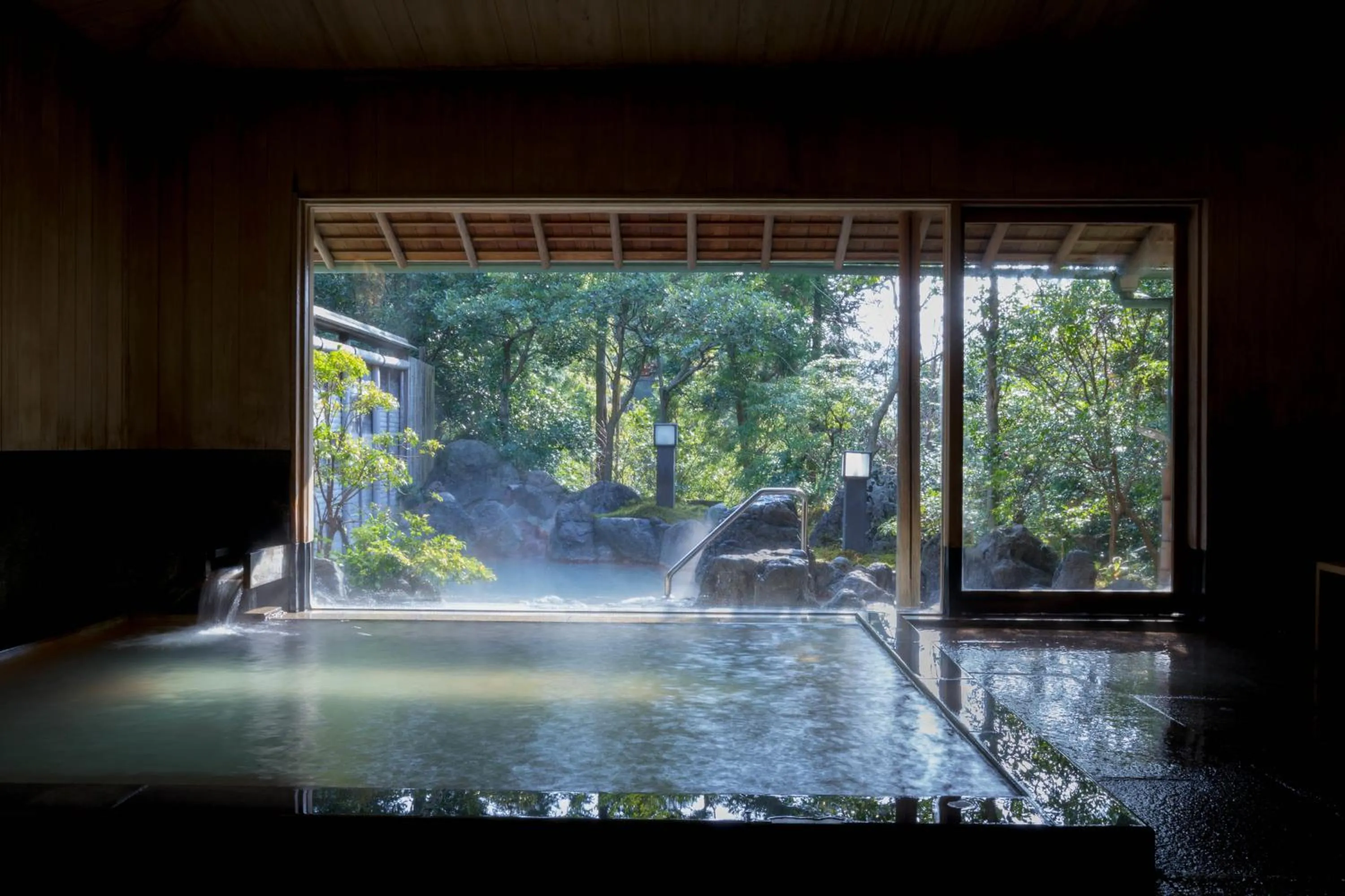 Hot Spring Bath in UNZEN HANZUIRYO by Onko Chishin