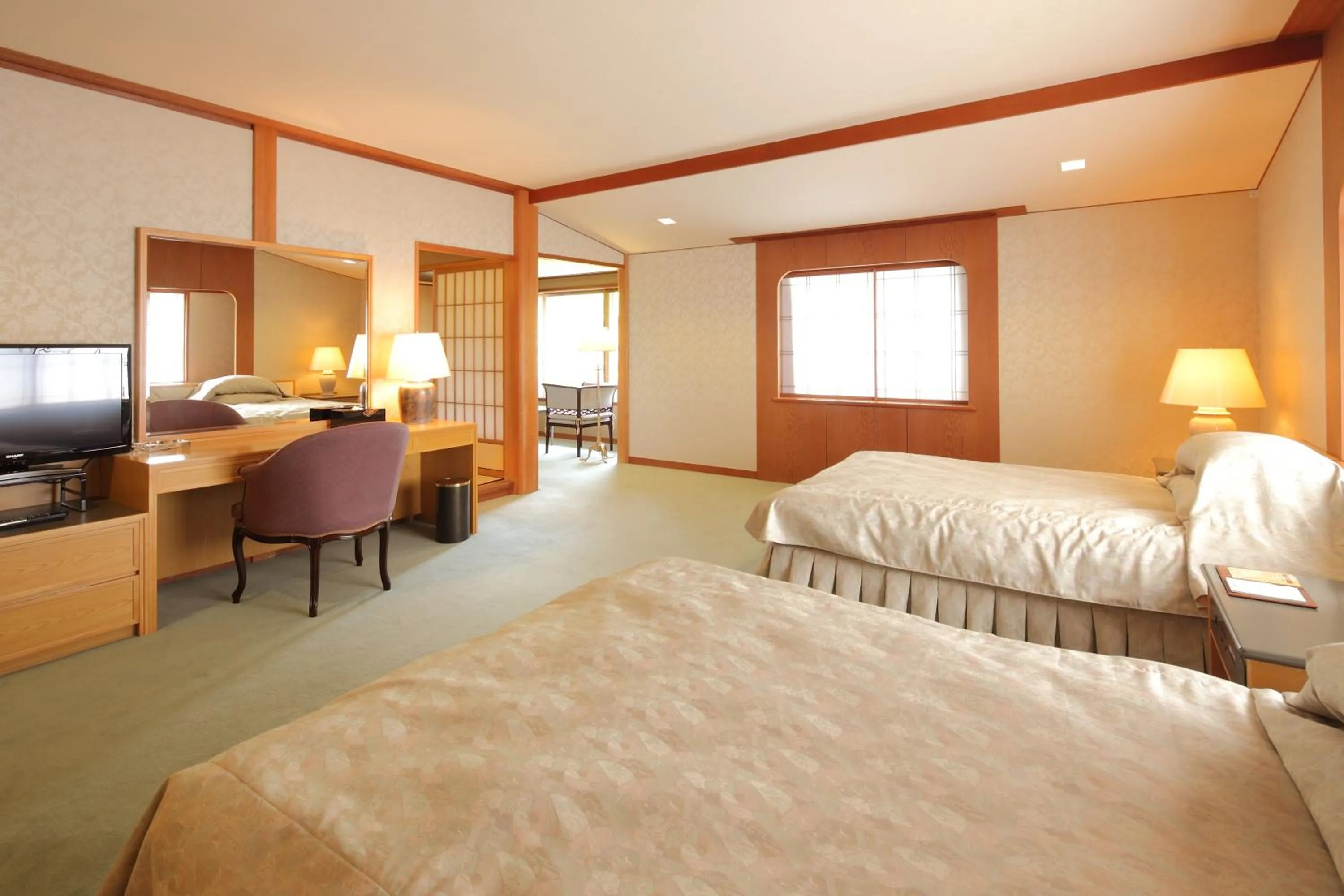 Bed in UNZEN HANZUIRYO by Onko Chishin