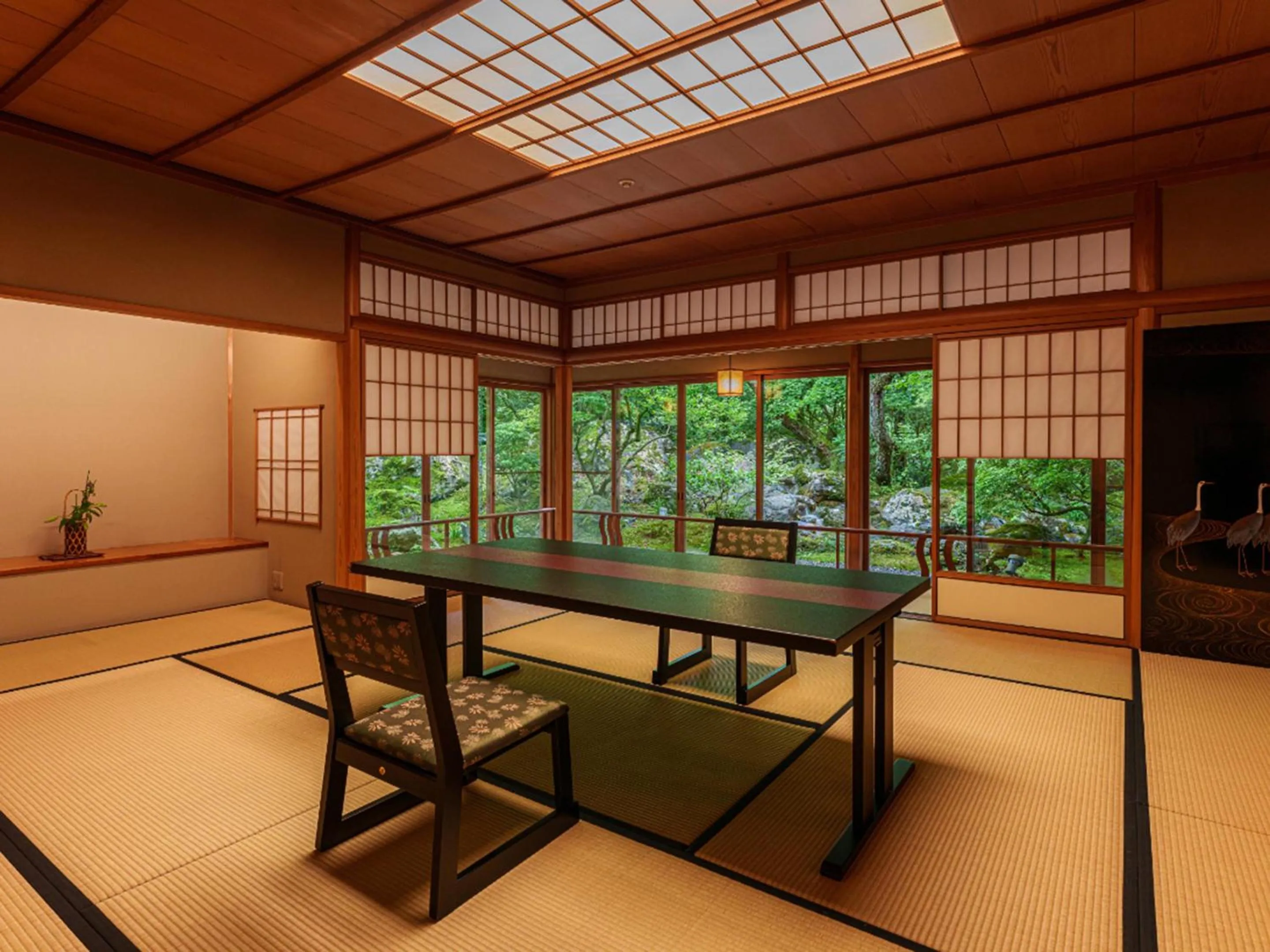 Dining area in UNZEN HANZUIRYO by Onko Chishin