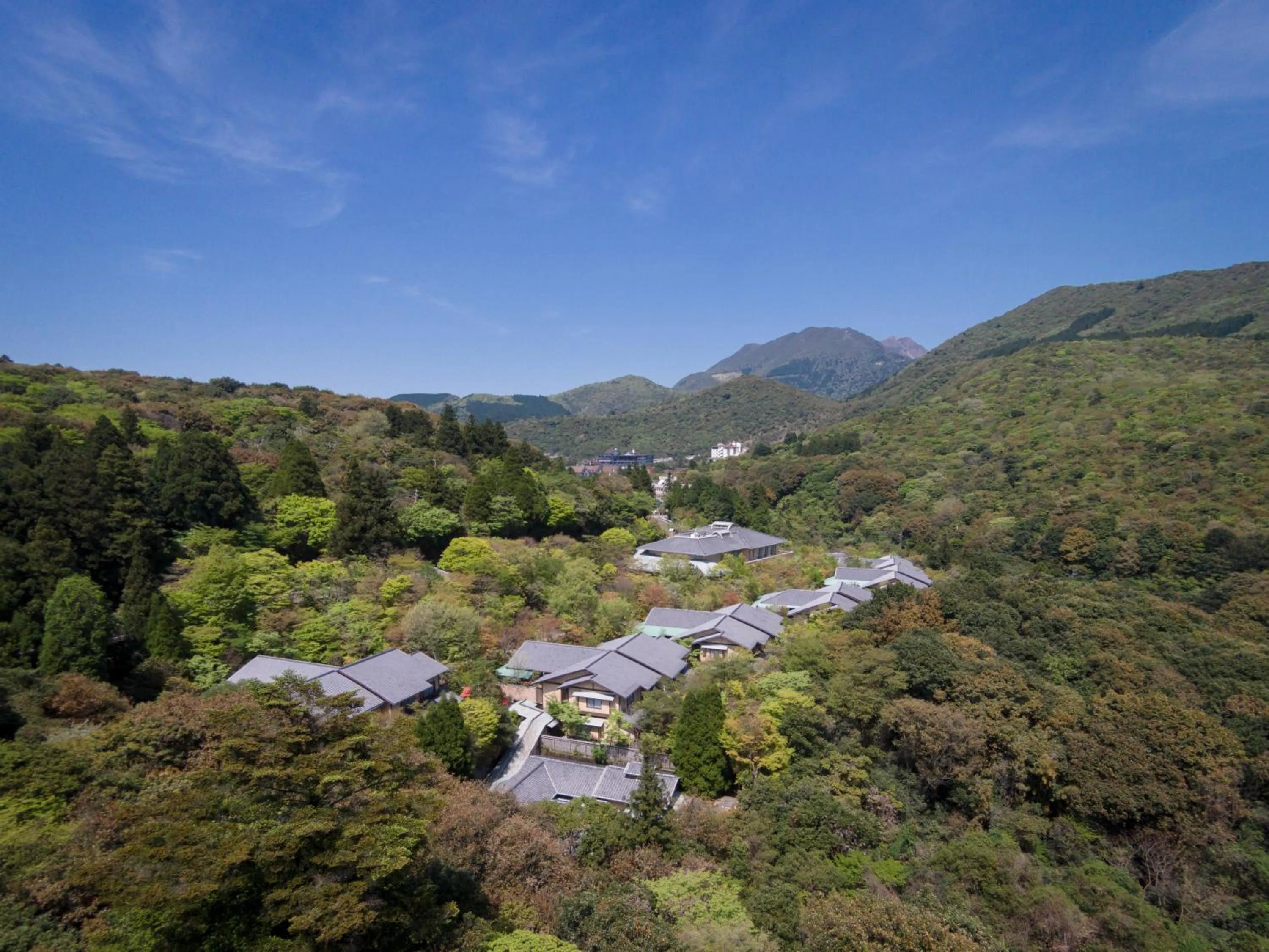 Off site in UNZEN HANZUIRYO by Onko Chishin