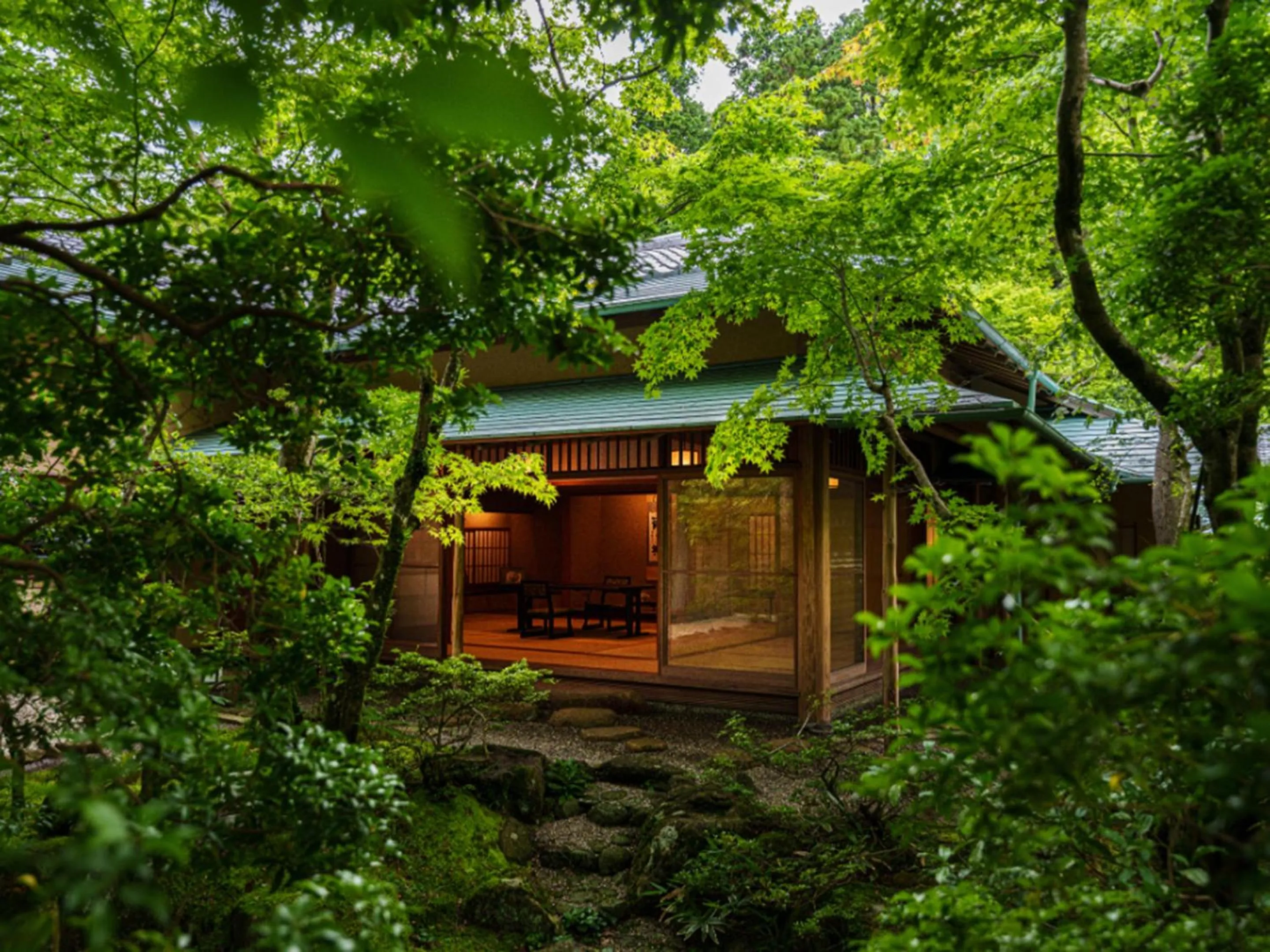 Garden in UNZEN HANZUIRYO by Onko Chishin