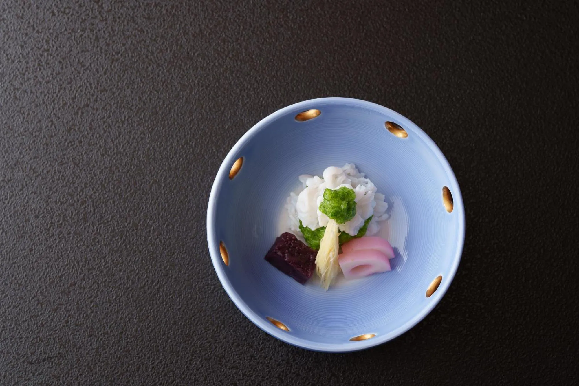 Food close-up in UNZEN HANZUIRYO by Onko Chishin