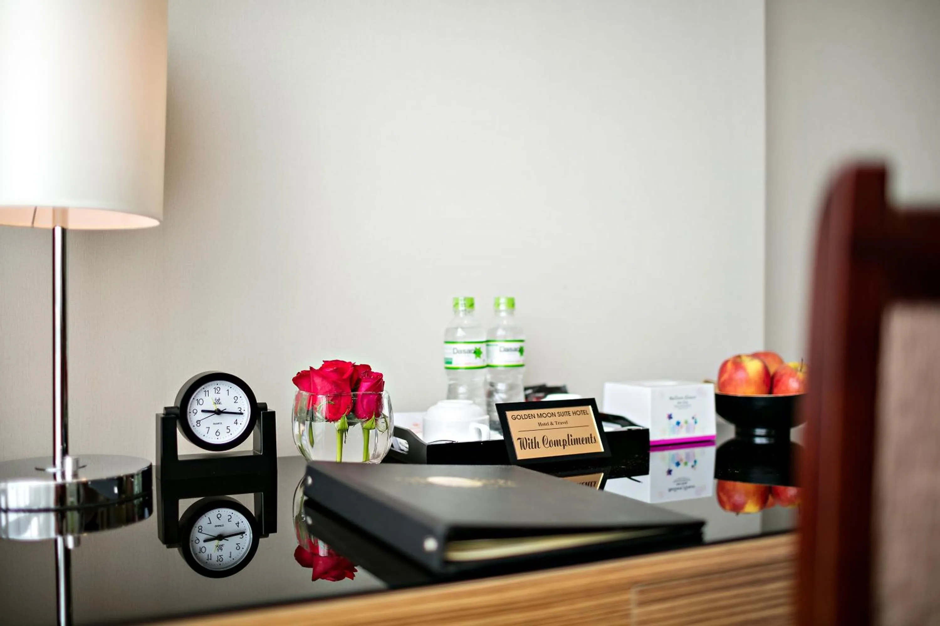 Living room in Golden Moon Suite Hotel & Travel