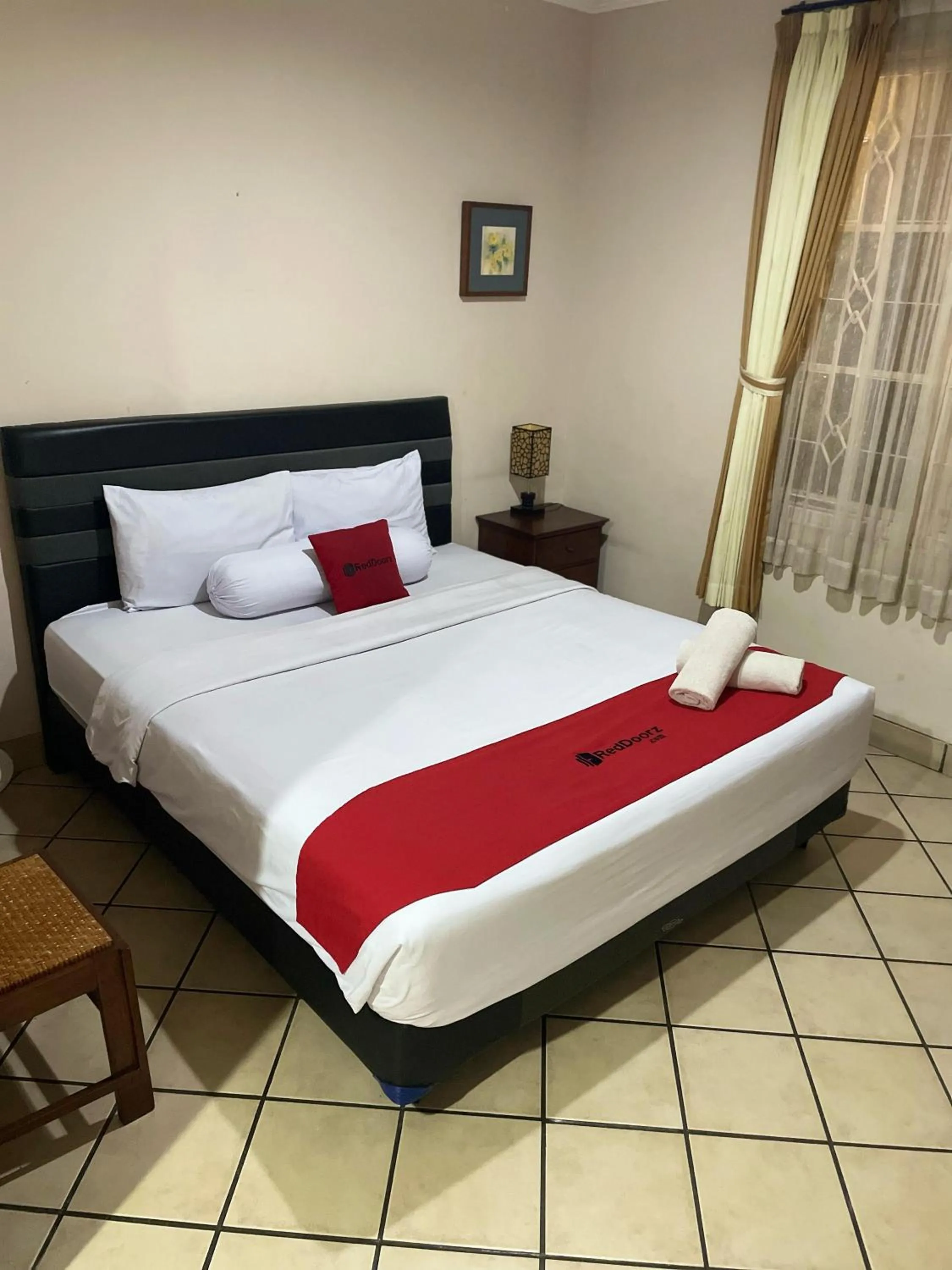 Bed in RedDoorz Plus near Parahyangan University