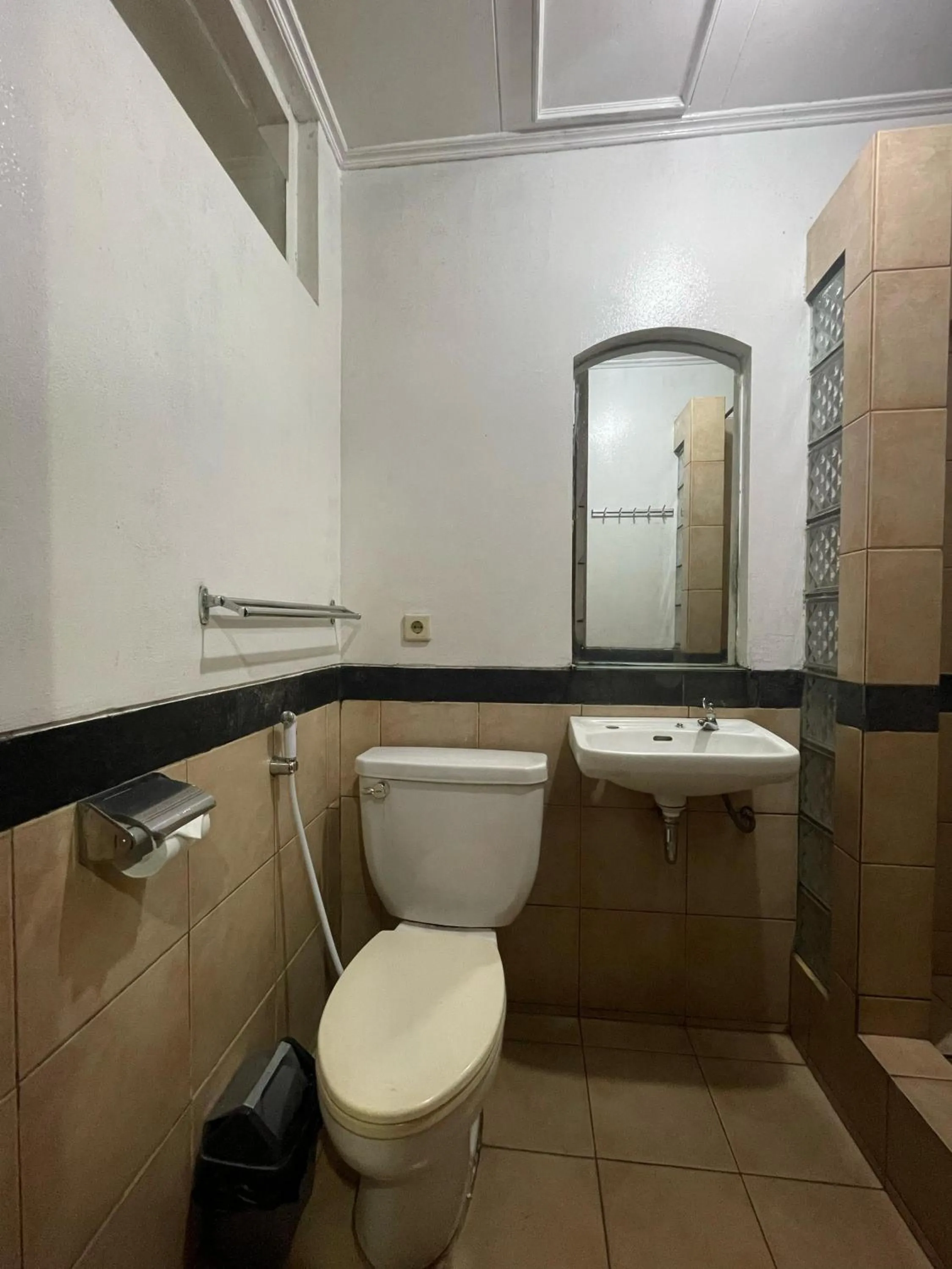 RedDoorz Plus near Parahyangan University