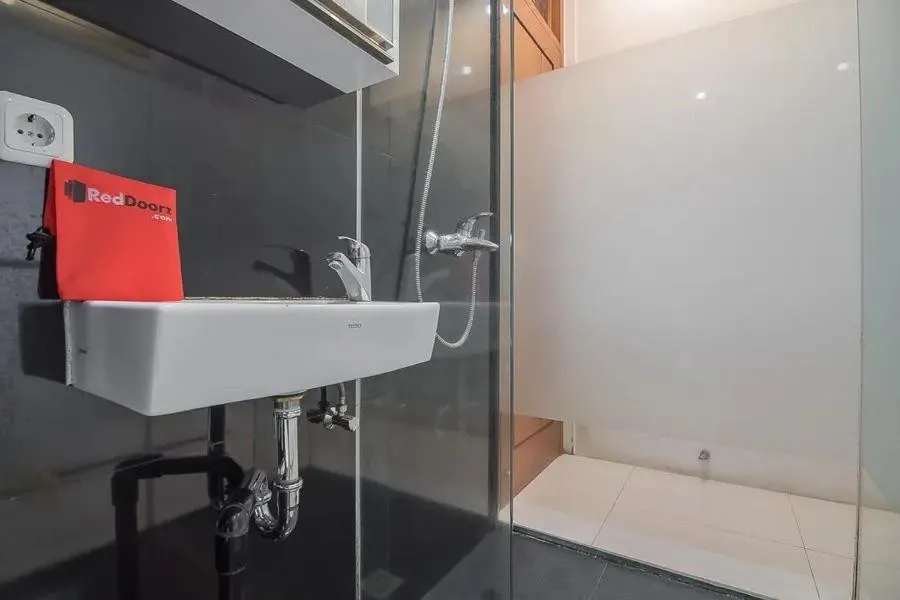 RedDoorz Plus near Parahyangan University