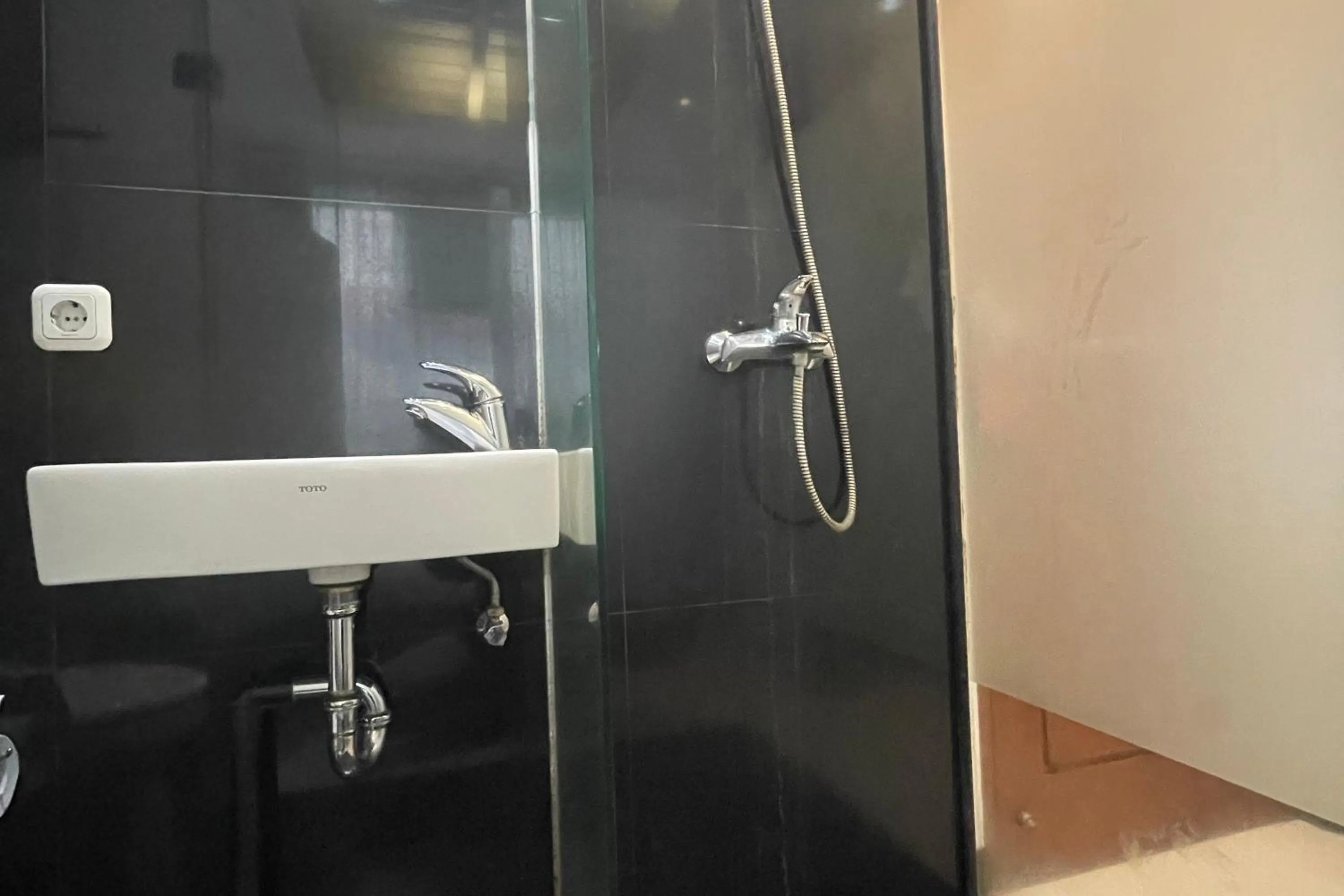 RedDoorz Plus near Parahyangan University