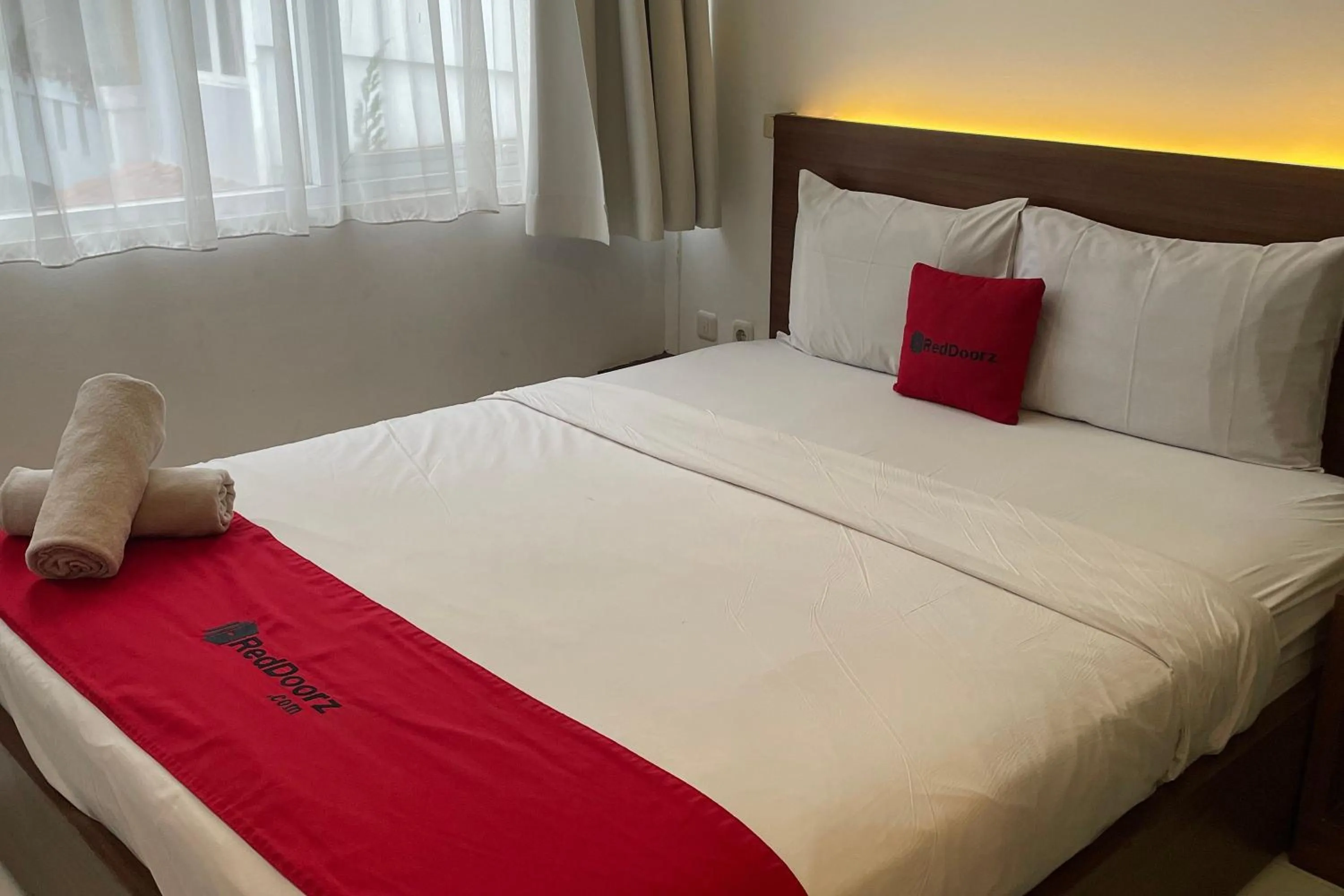 Bed in RedDoorz Plus near Parahyangan University