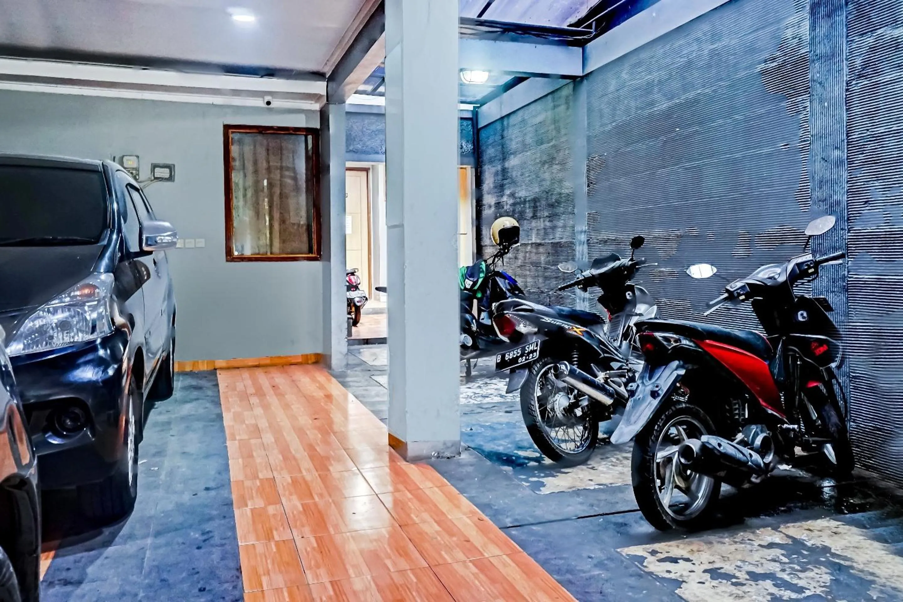 Facade/entrance in OYO 90738 Griya Dara Near Swimming Pool Essence Dharmawangsa JAKARTA