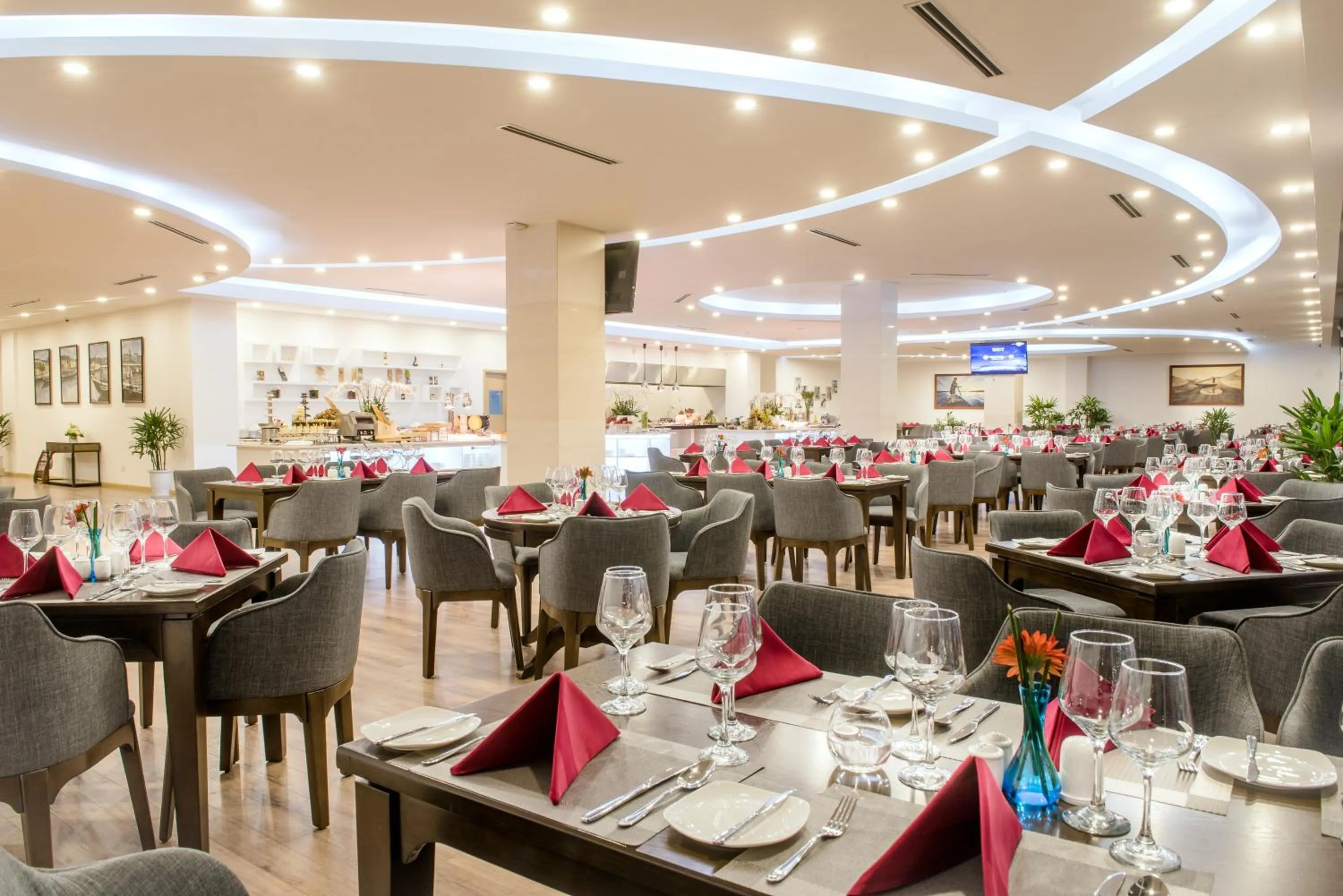 Restaurant/places to eat in Royal Lotus Hotel Danang