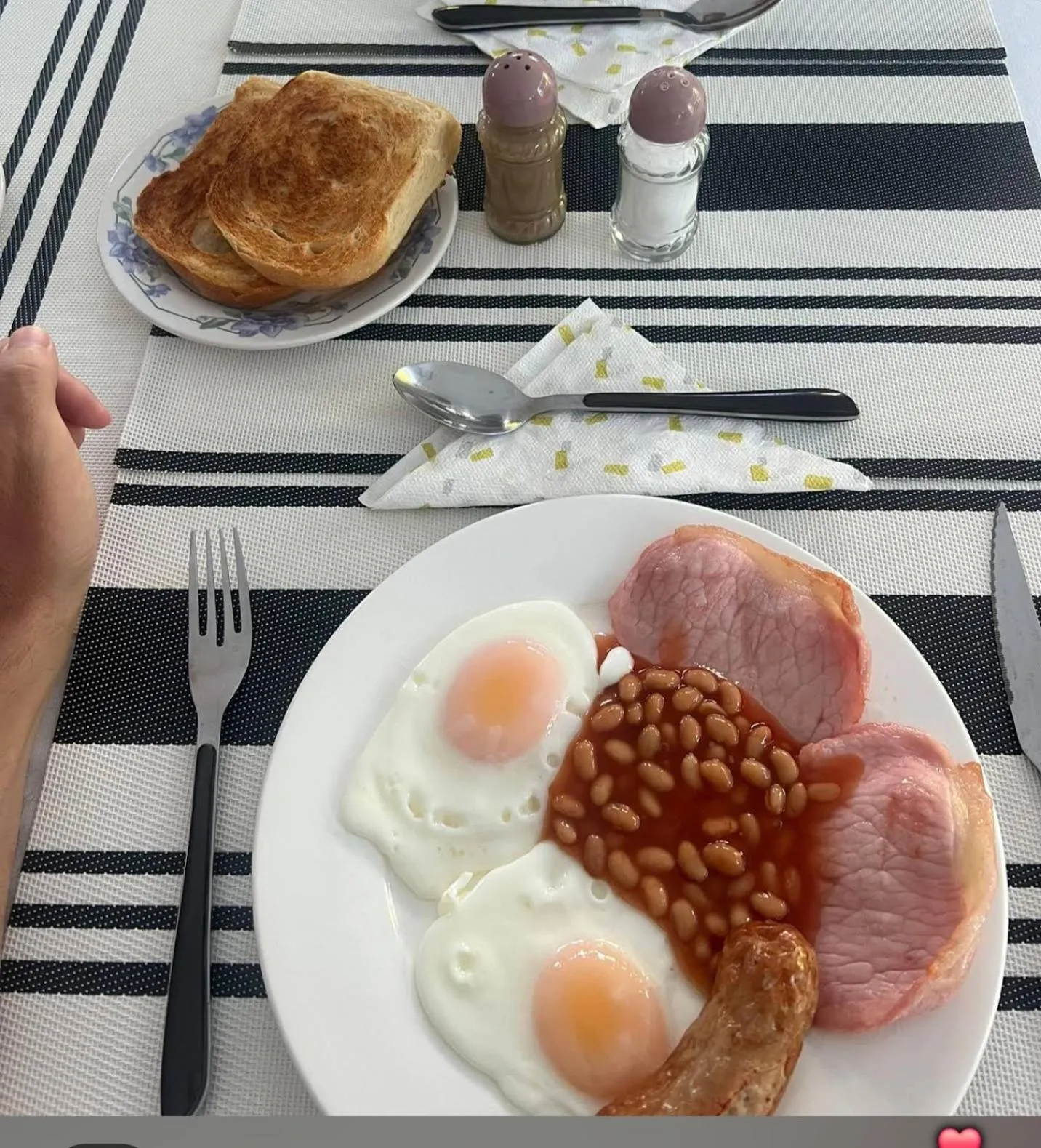 Restaurant/places to eat in Bohol White House Bed & Breakfast