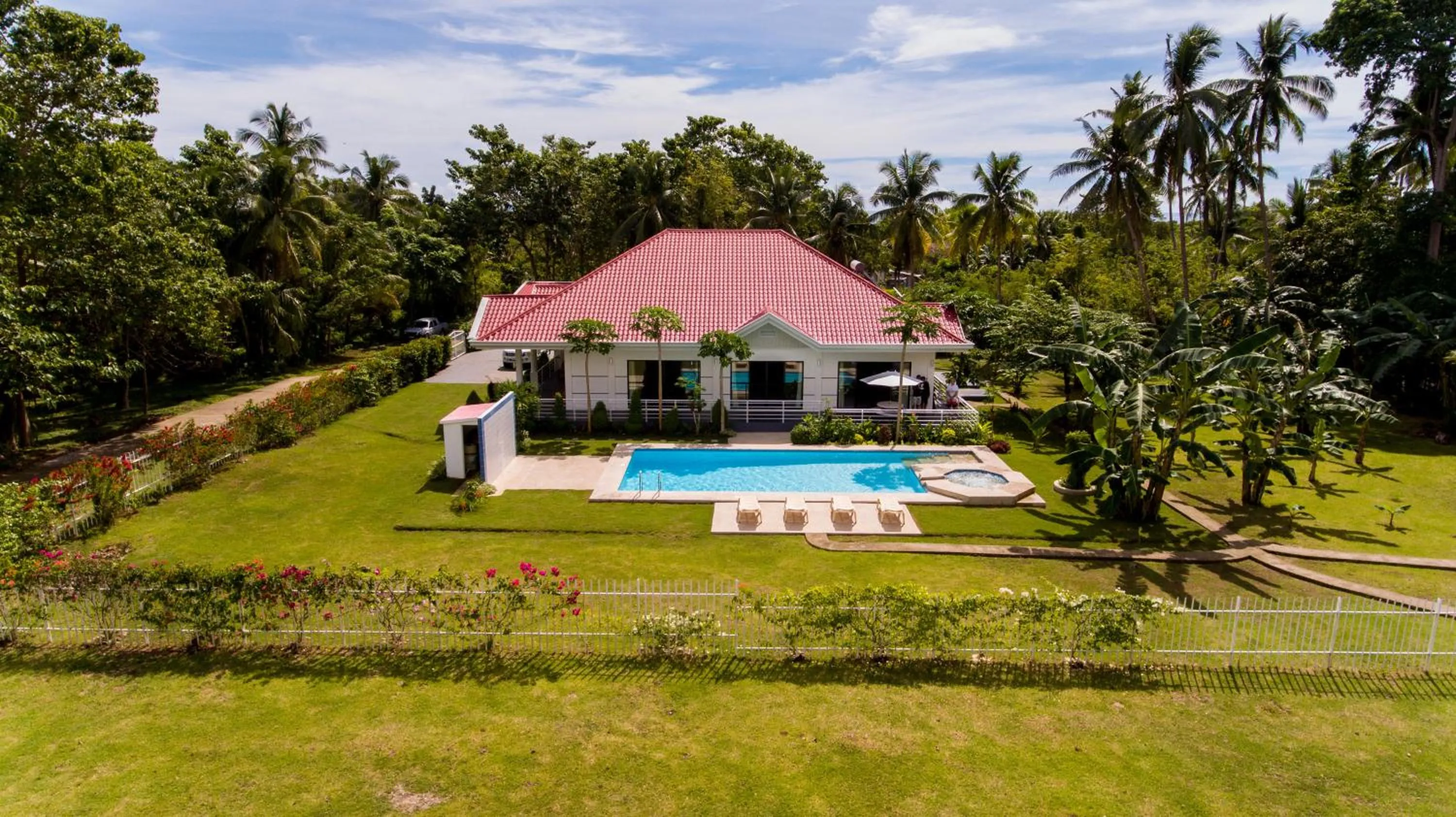 Property building in Bohol White House Bed & Breakfast