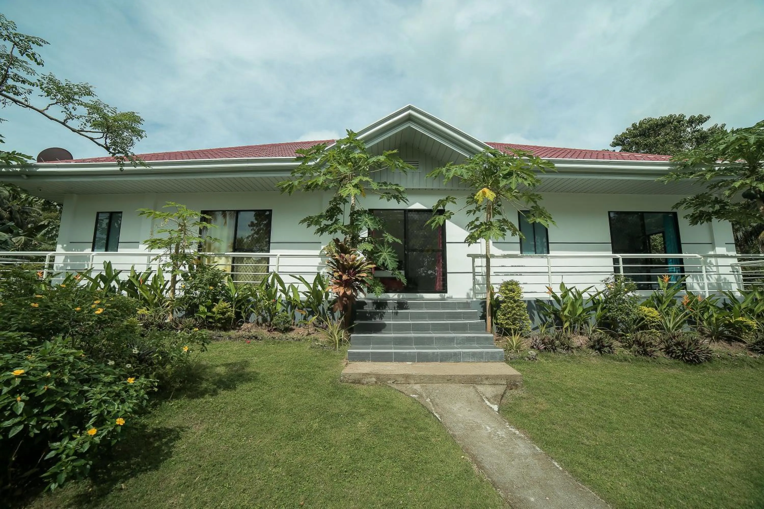 Property building in Bohol White House Bed & Breakfast