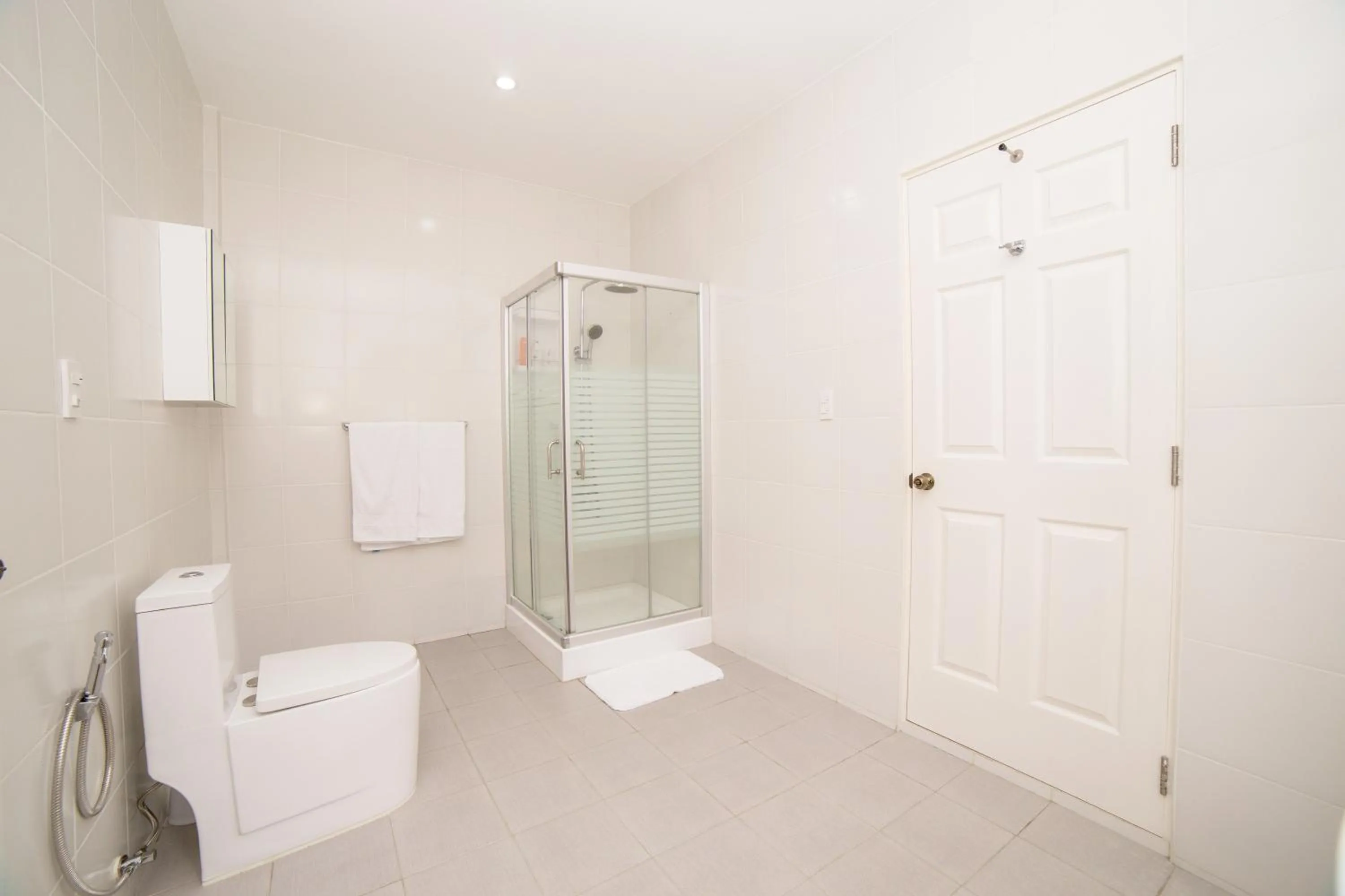 Toilet in Bohol White House Bed & Breakfast