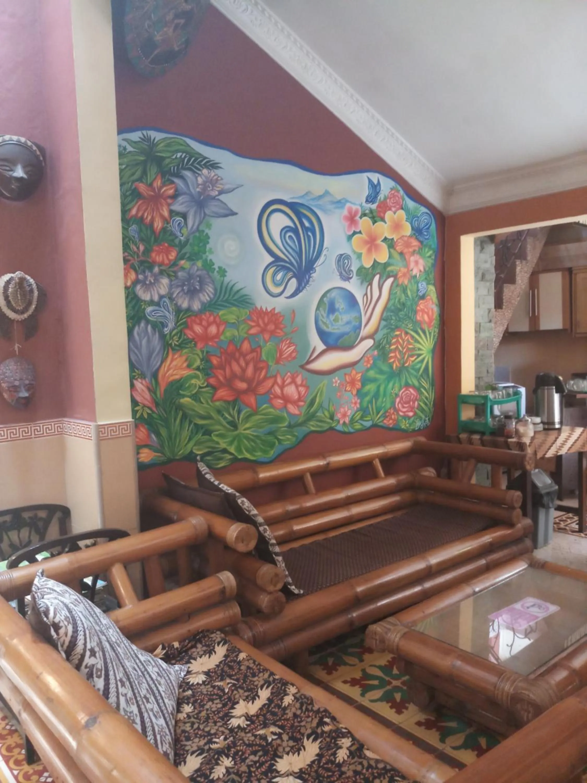 Communal lounge/ TV room in Losmen Setia Kawan