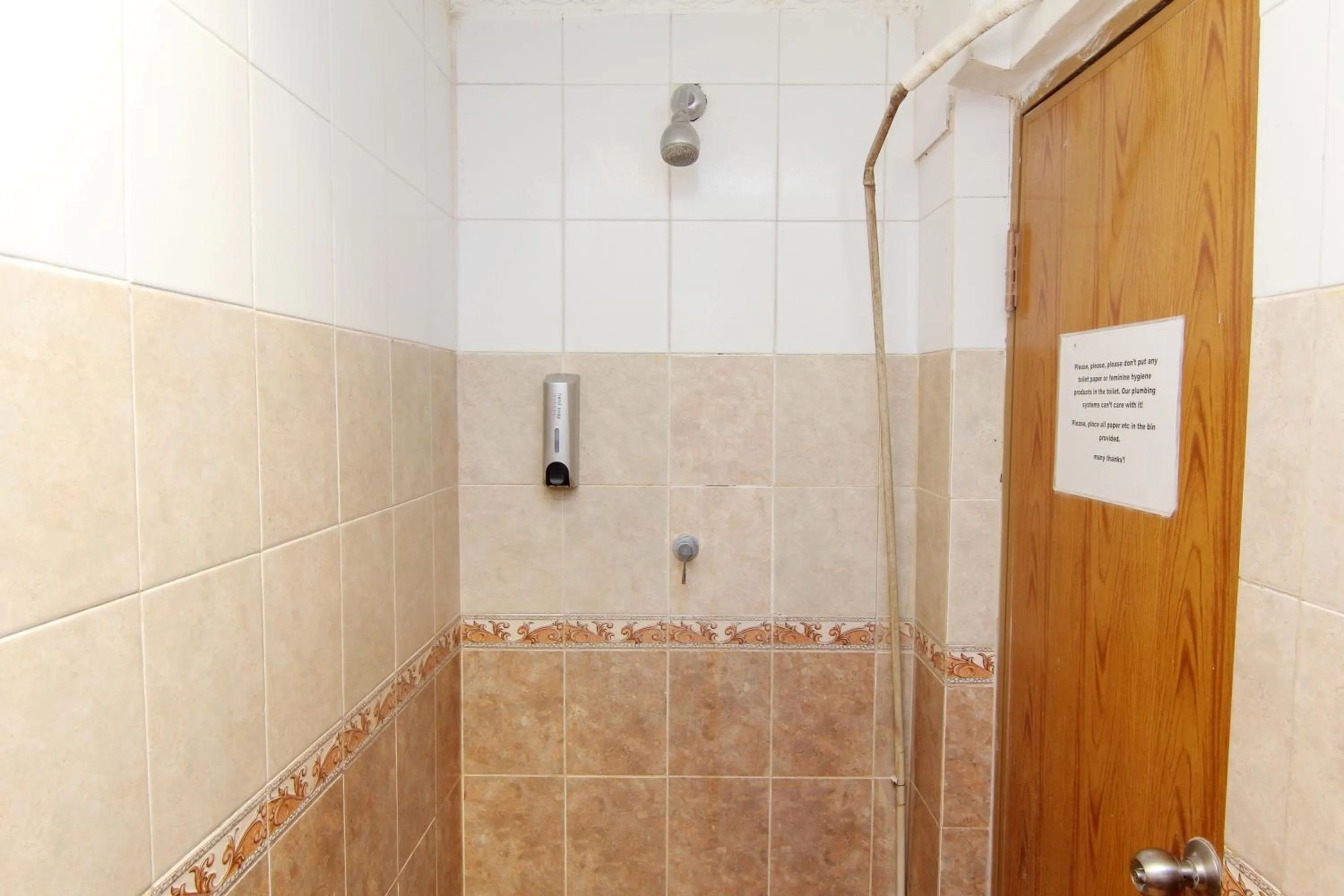 Bathroom in Losmen Setia Kawan