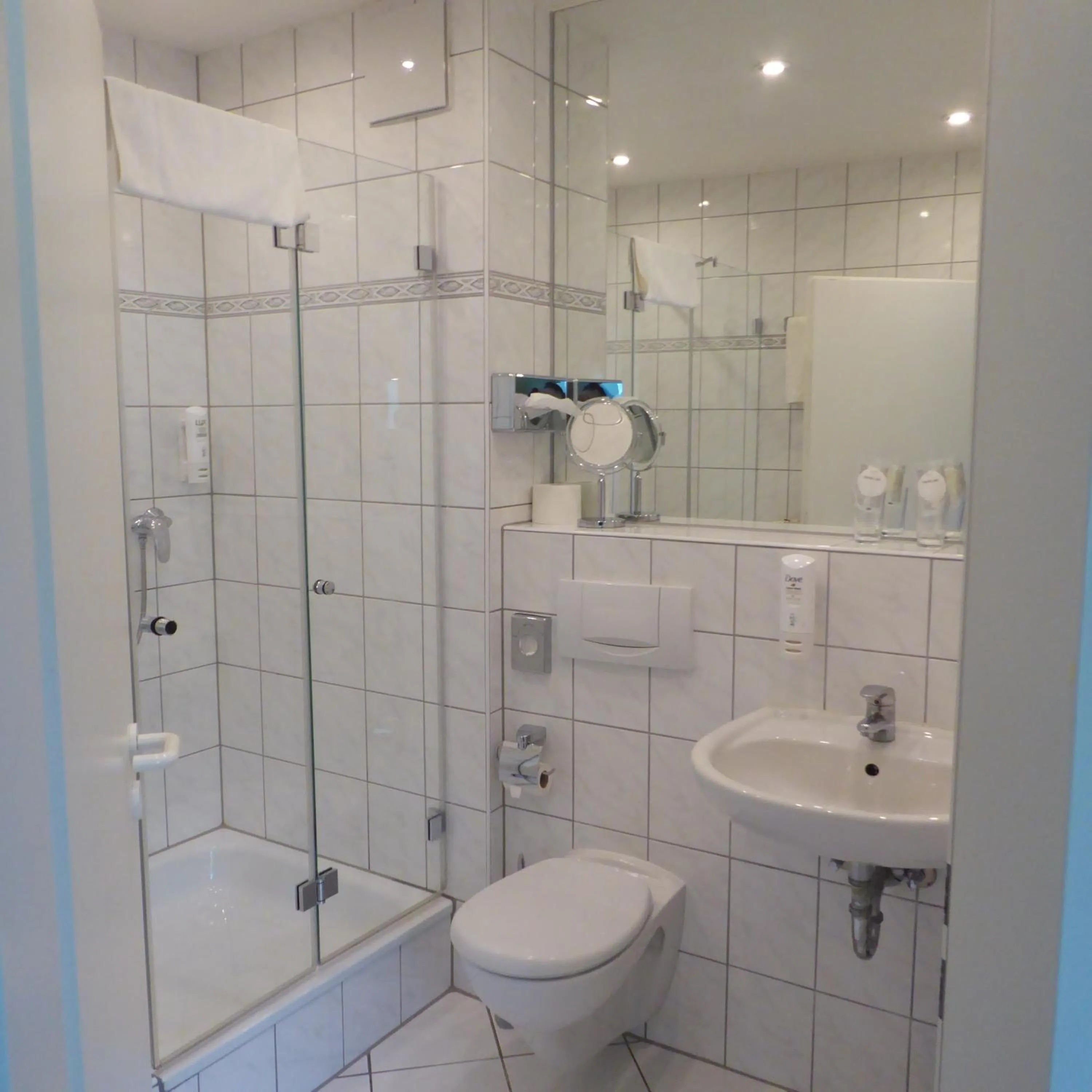 Bathroom in Hotel Weinhaus Hoff