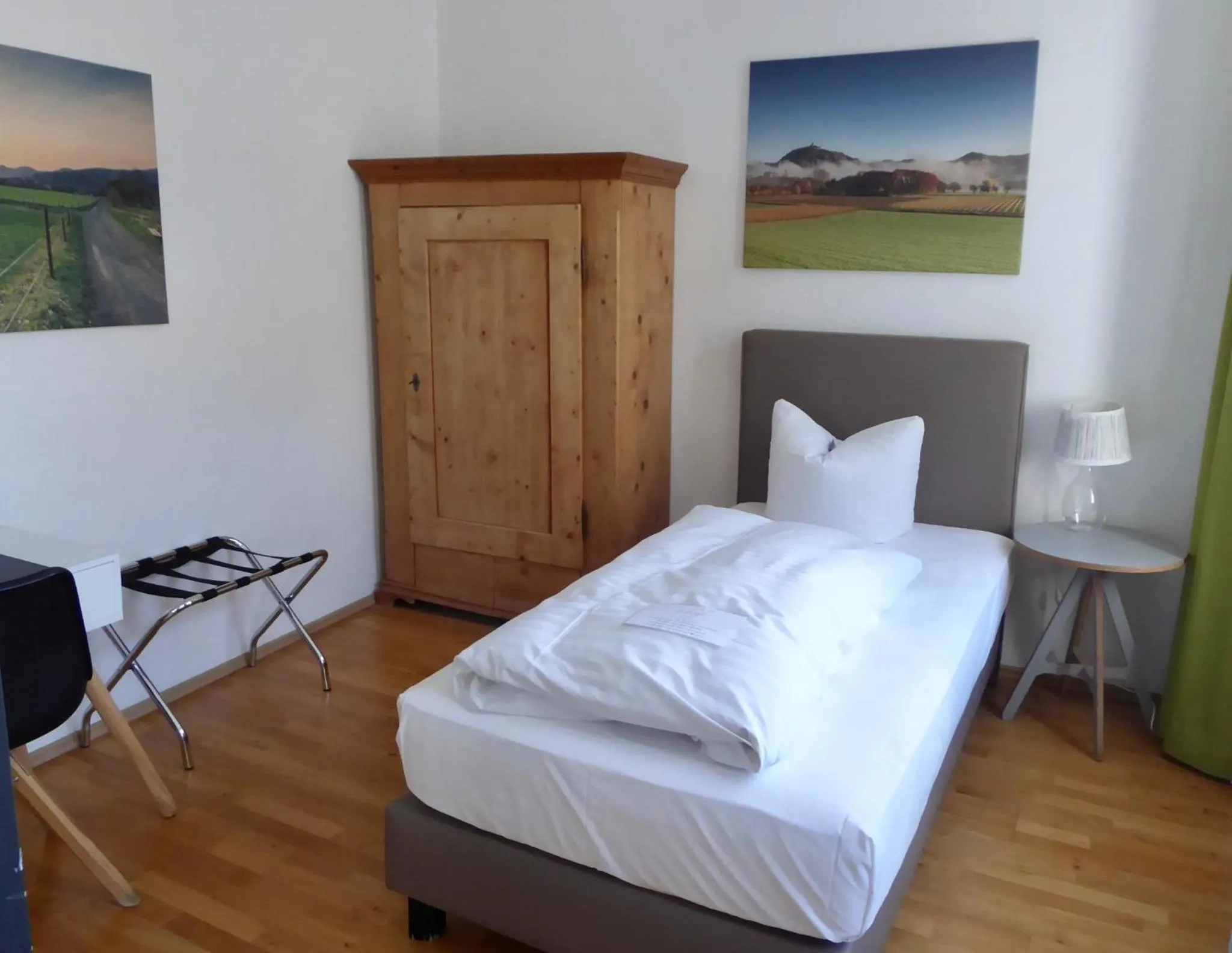 Photo of the whole room, Bed in Hotel Weinhaus Hoff