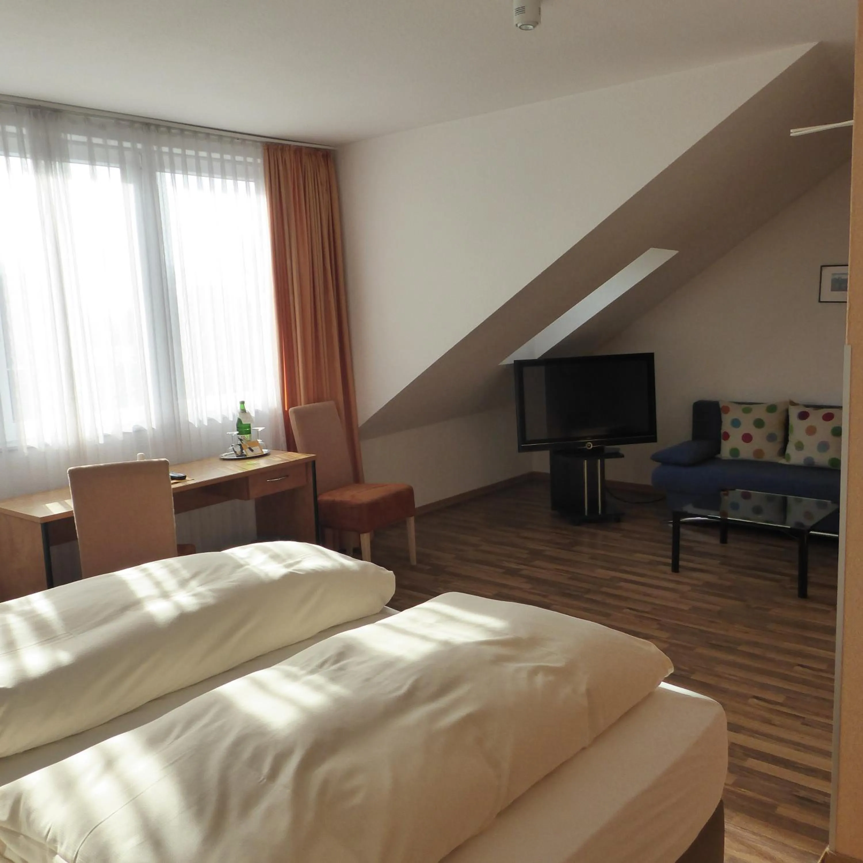 Photo of the whole room, Bed in Hotel Weinhaus Hoff