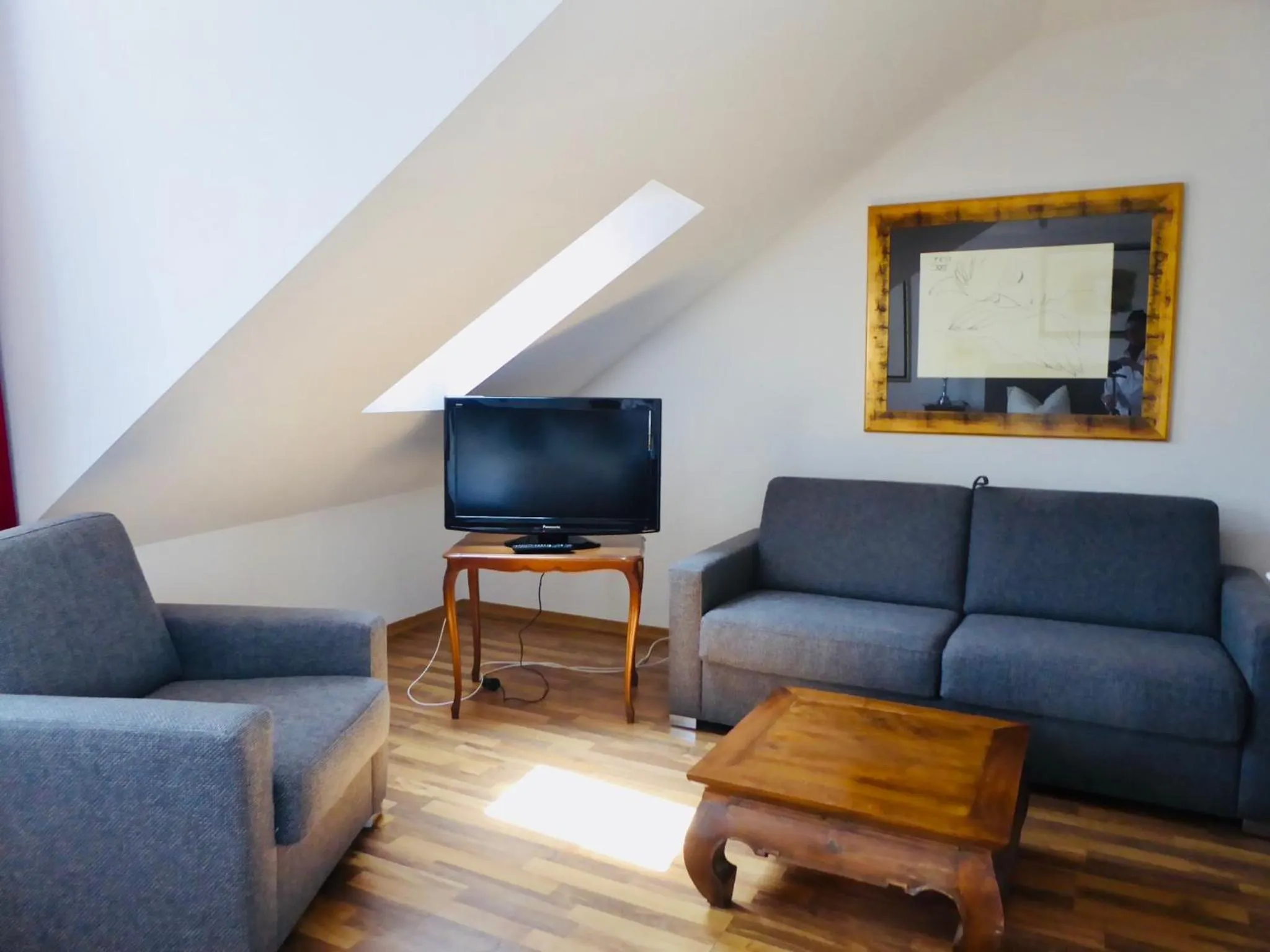 Photo of the whole room in Hotel Weinhaus Hoff