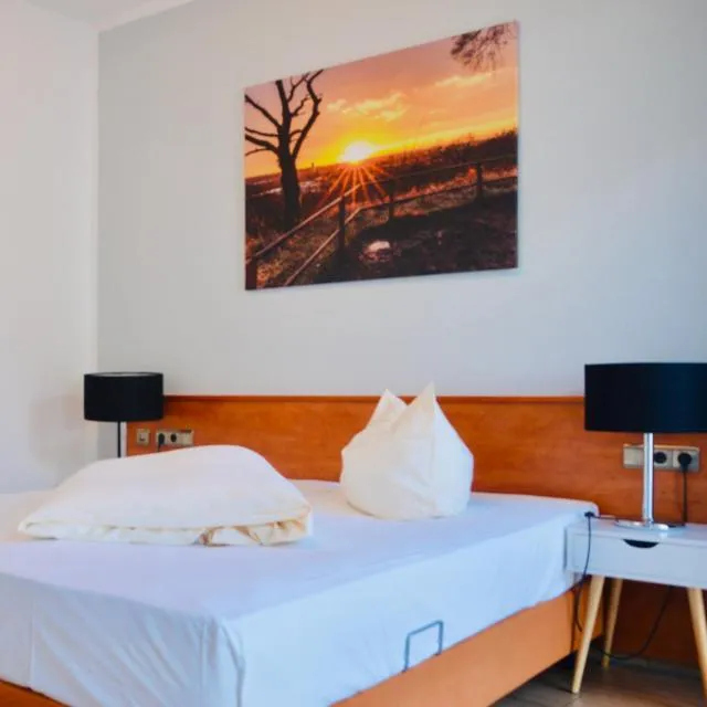 Photo of the whole room, Bed in Hotel Weinhaus Hoff