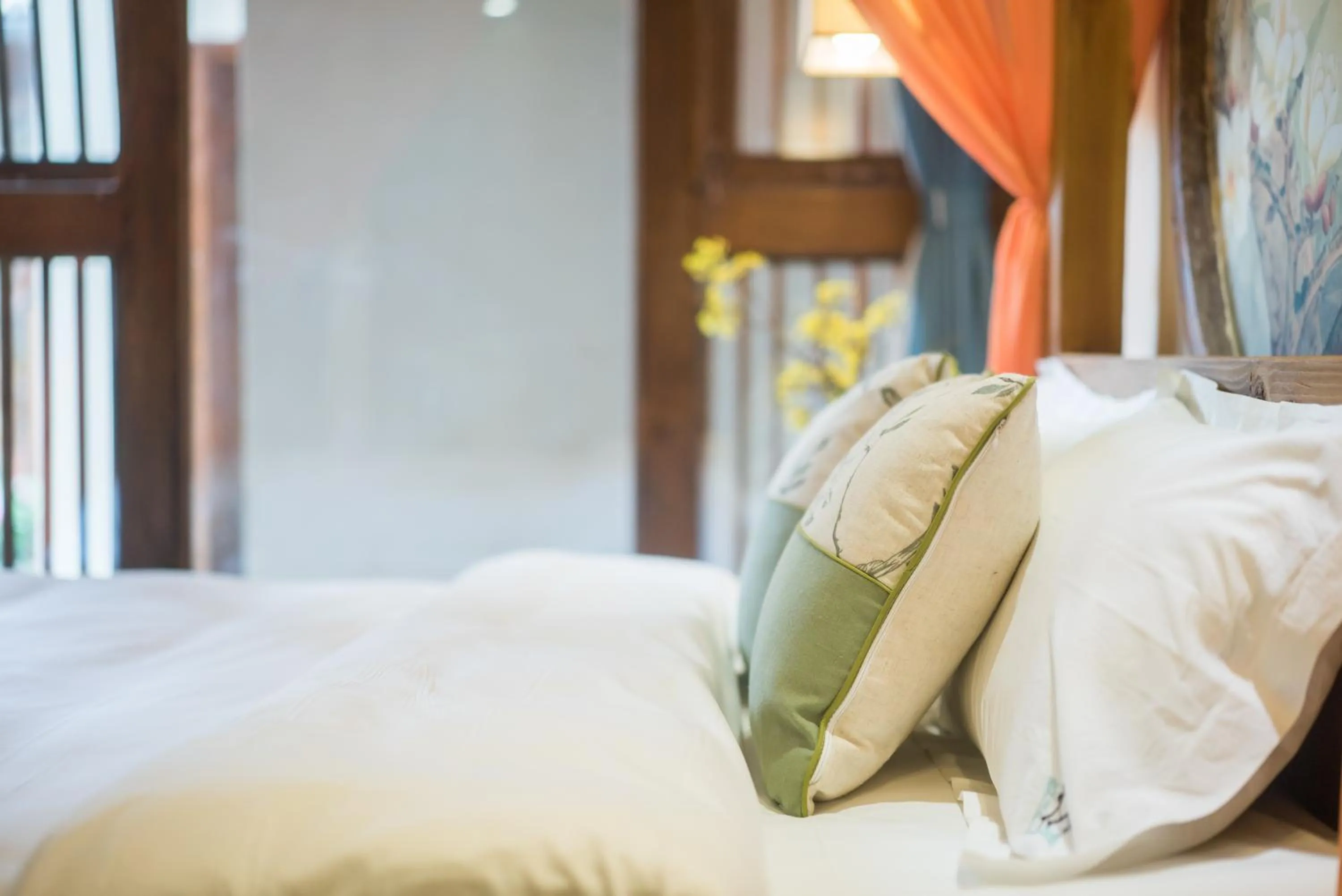Decorative detail, Bed in Lijiang Yue Tu Inn