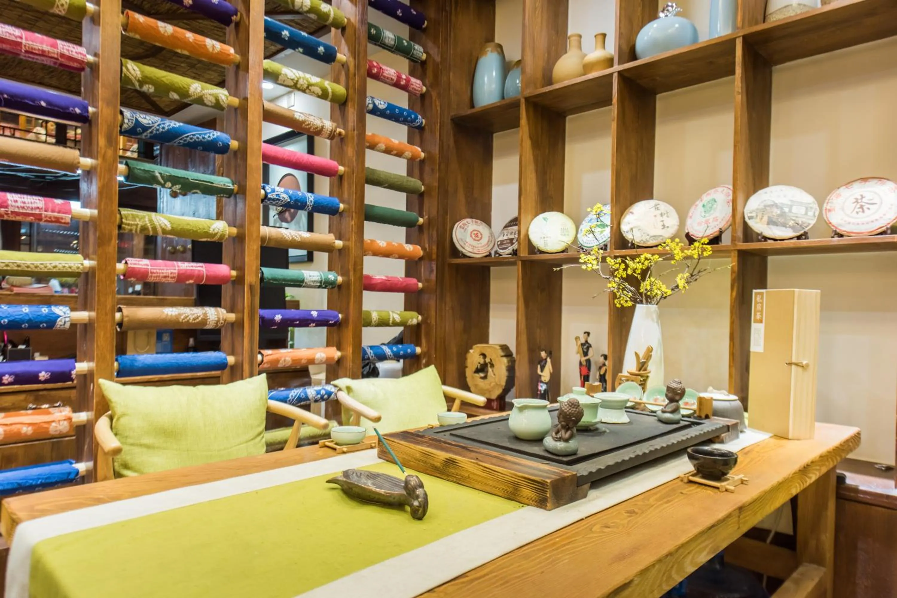 Coffee/tea facilities in Lijiang Yue Tu Inn