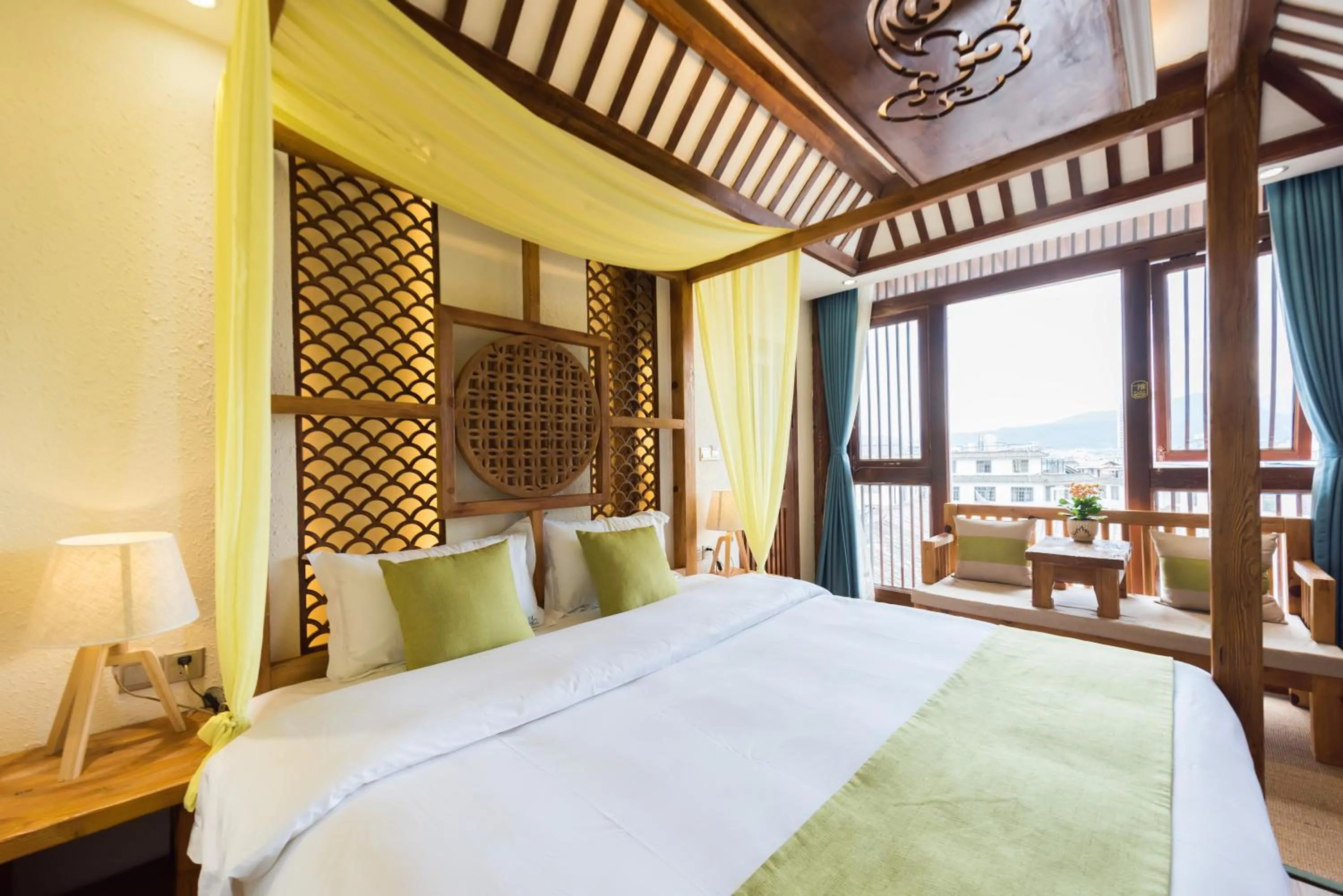 Decorative detail, Bed in Lijiang Yue Tu Inn