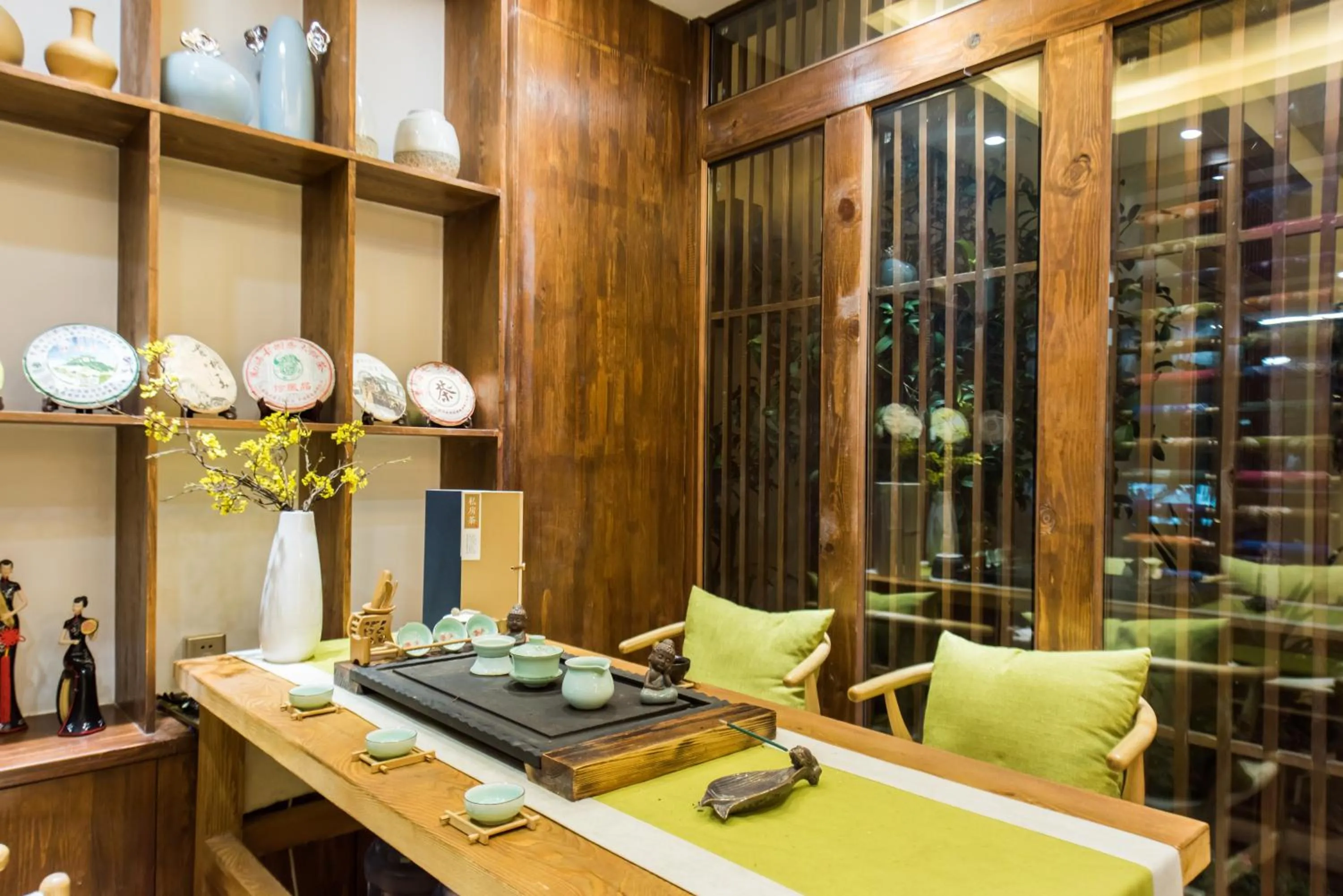 Coffee/tea facilities in Lijiang Yue Tu Inn