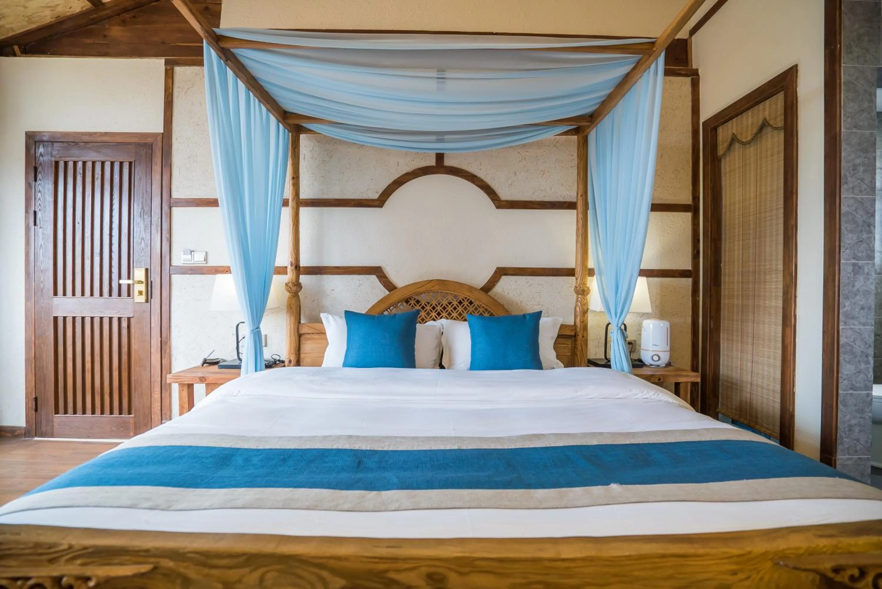 bunk bed, Bed in Lijiang Yue Tu Inn