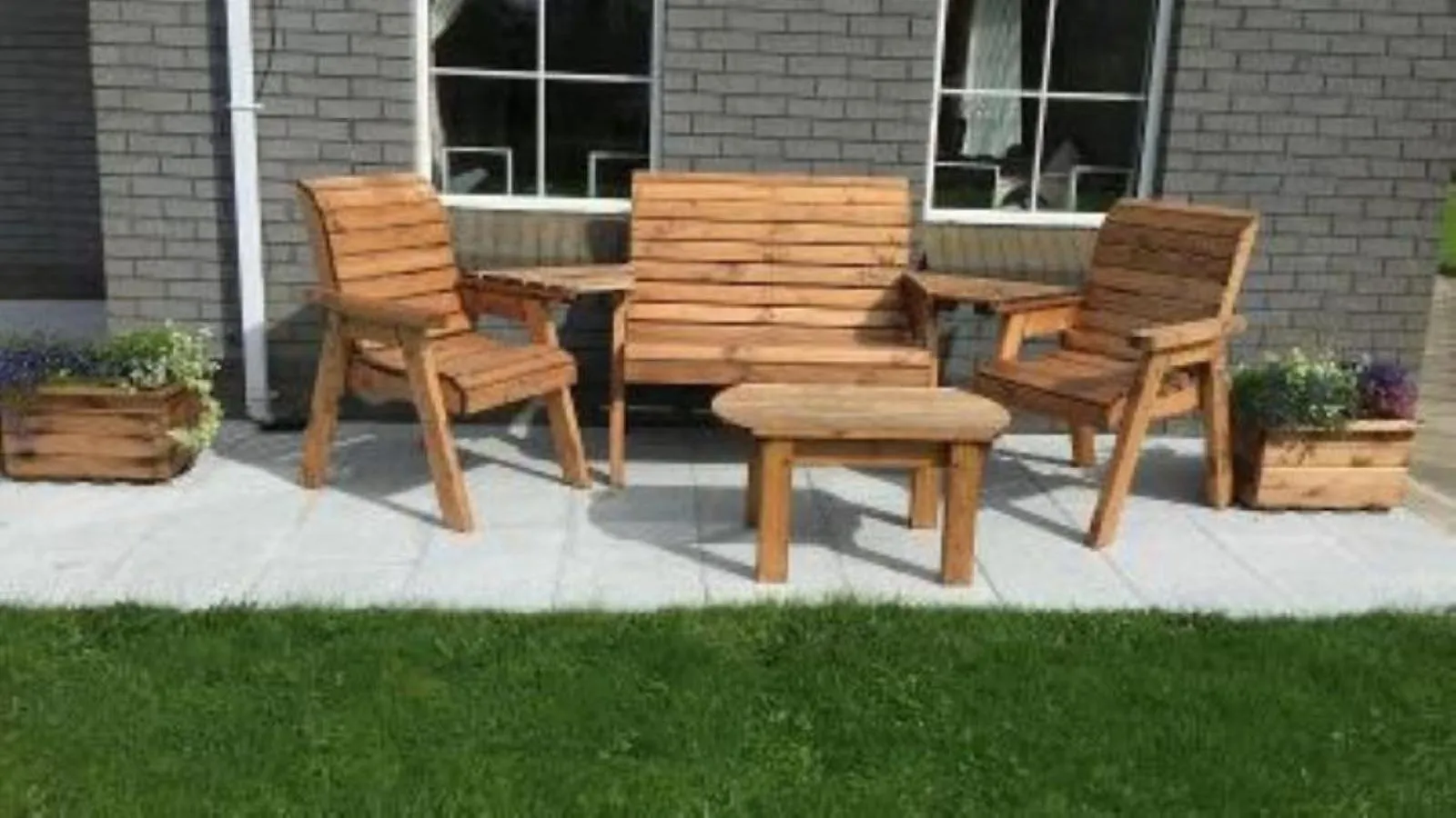 Patio in Glendaloch B&B