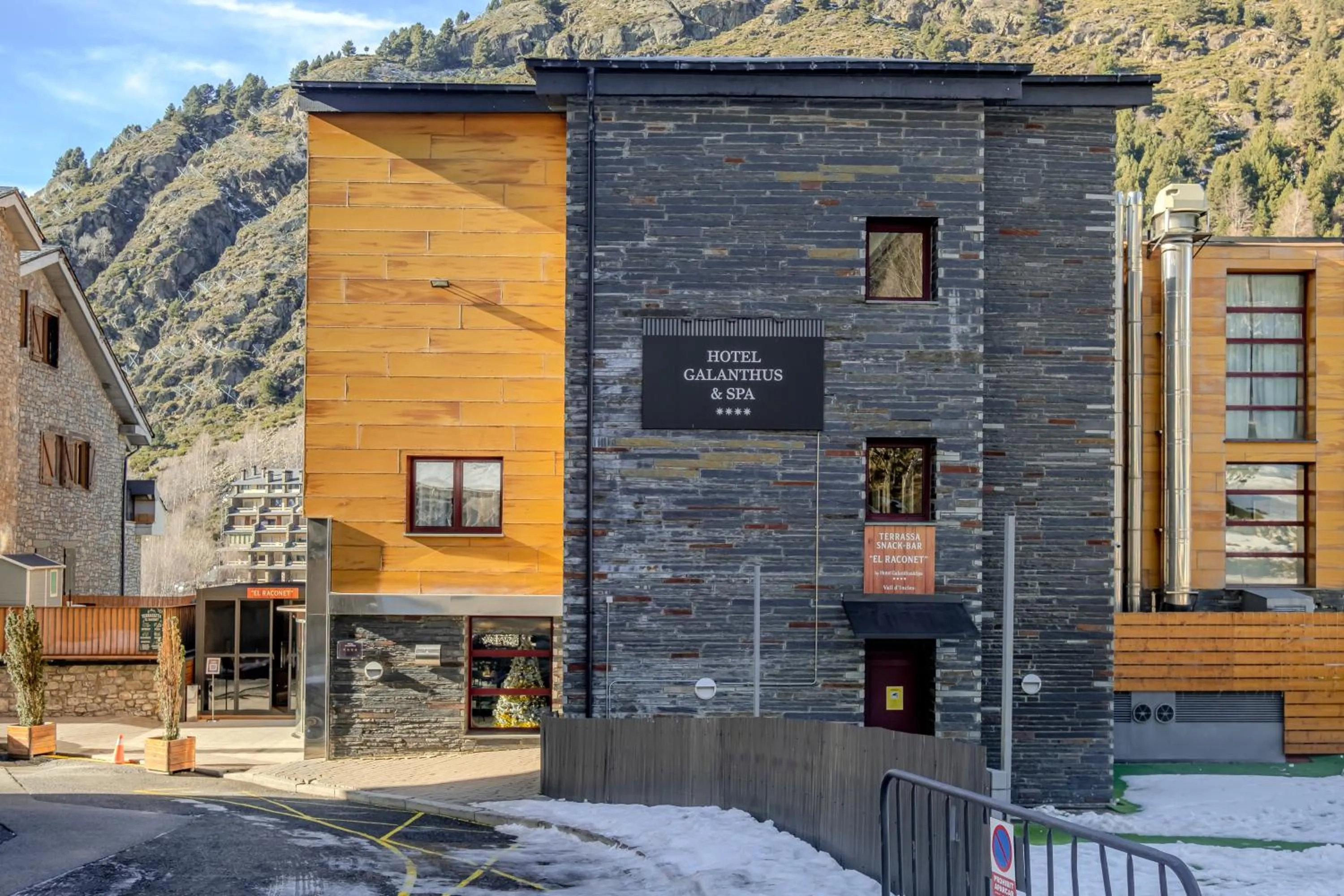 Facade/entrance in Wuau! Hotel Galanthus & Spa