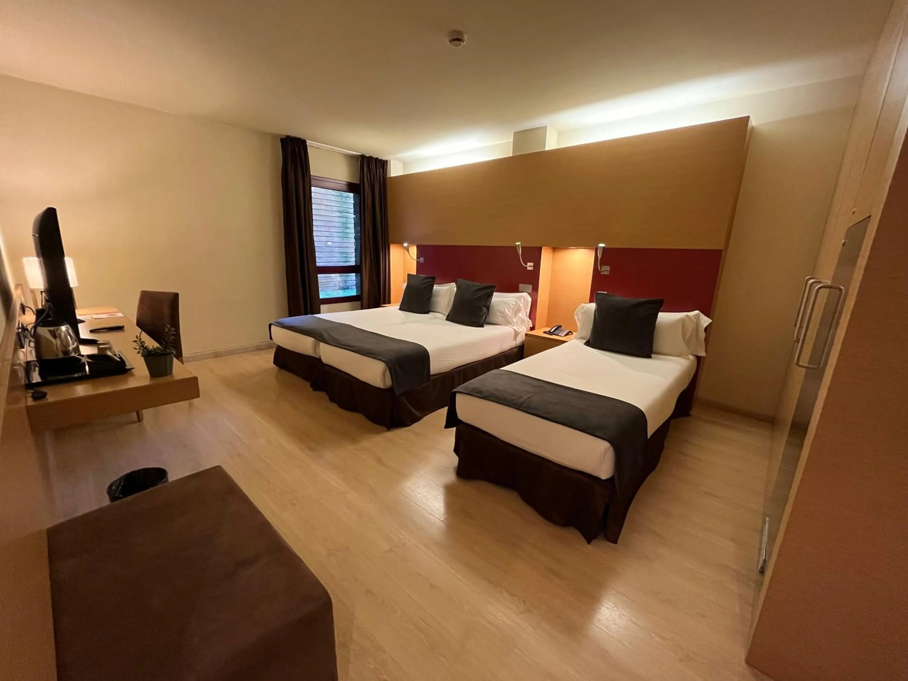 Photo of the whole room, Bed in Wuau! Hotel Galanthus & Spa