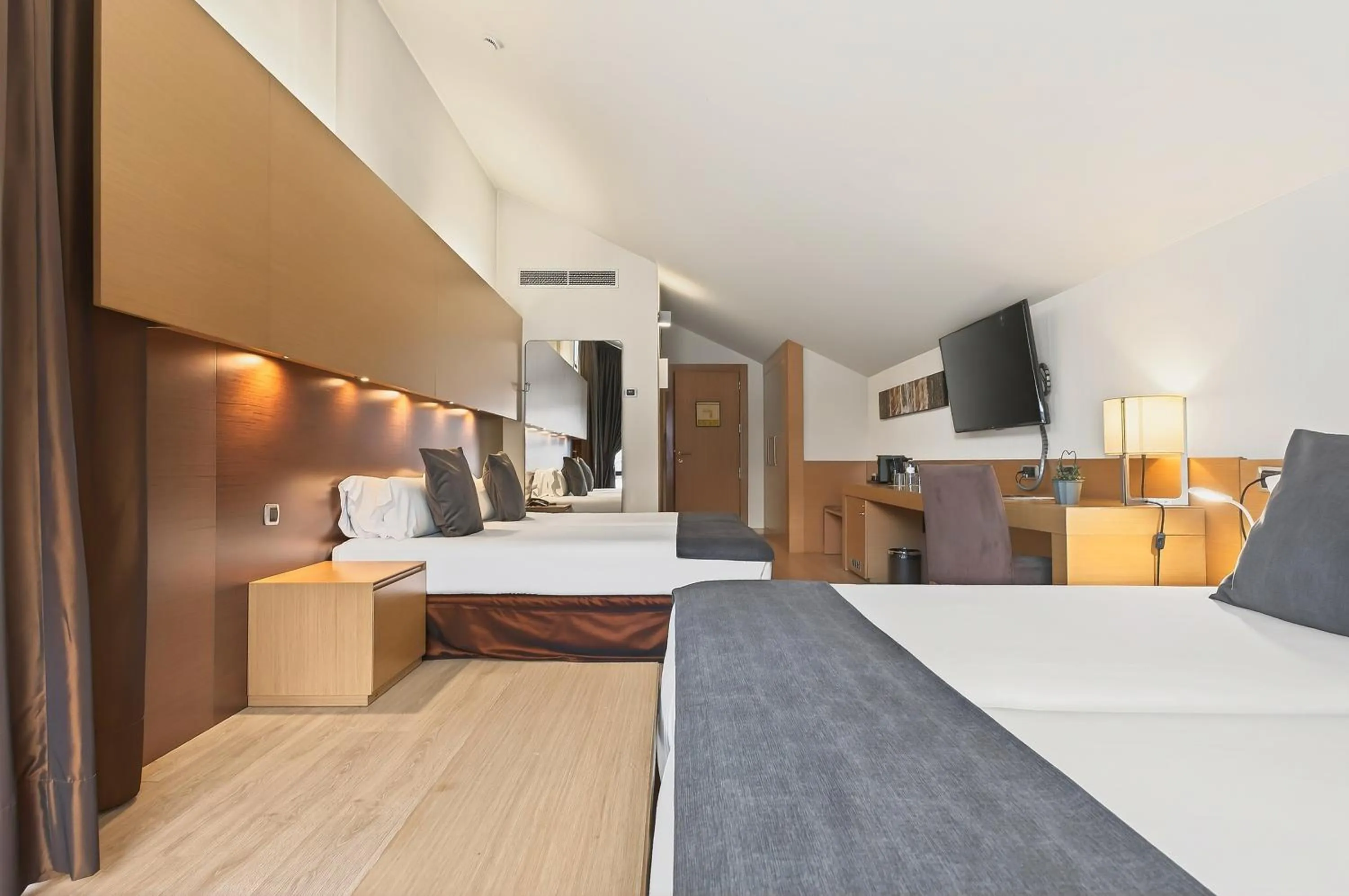 Bed in Wuau! Hotel Galanthus & Spa