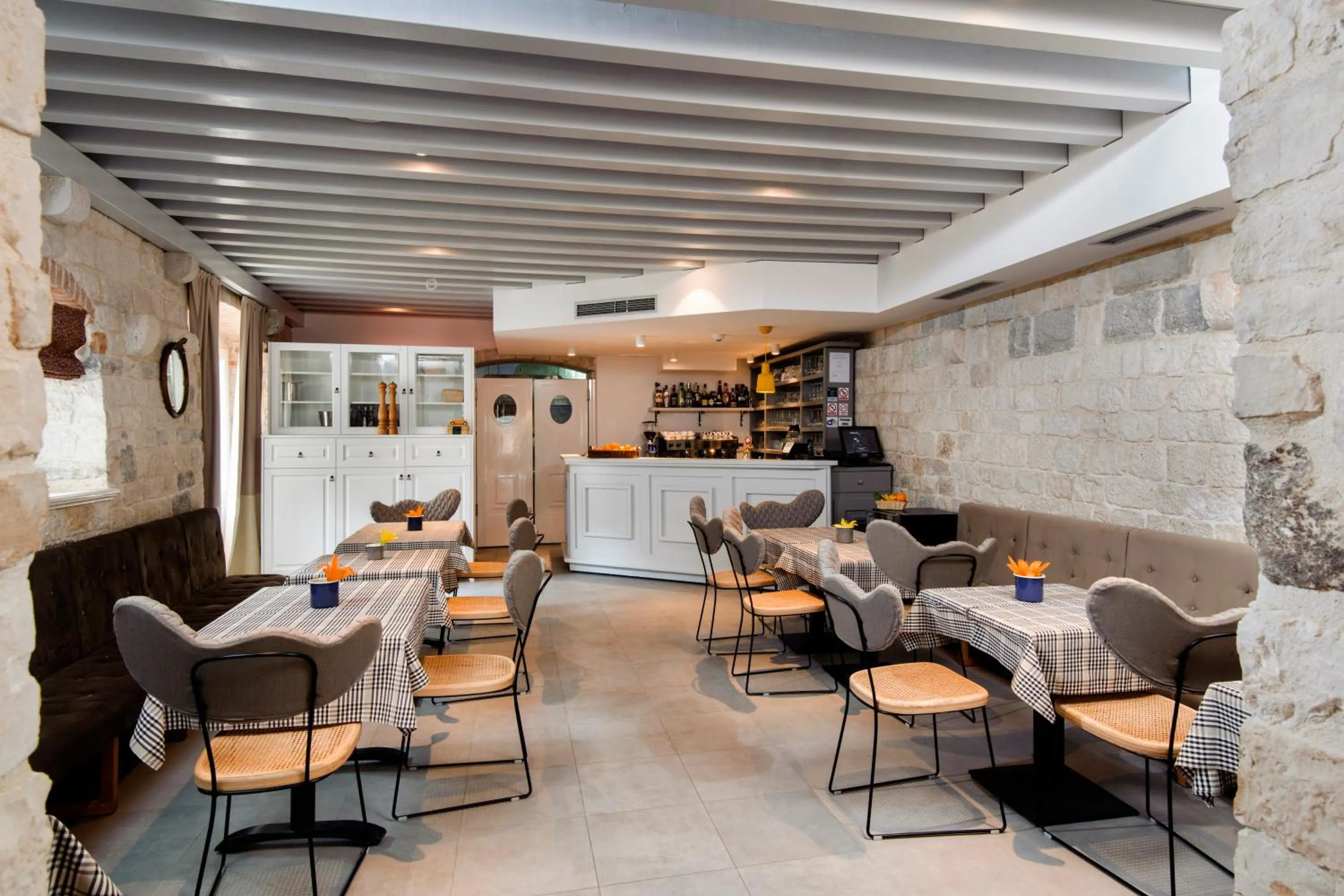 Restaurant/places to eat in XII Century Heritage Hotel