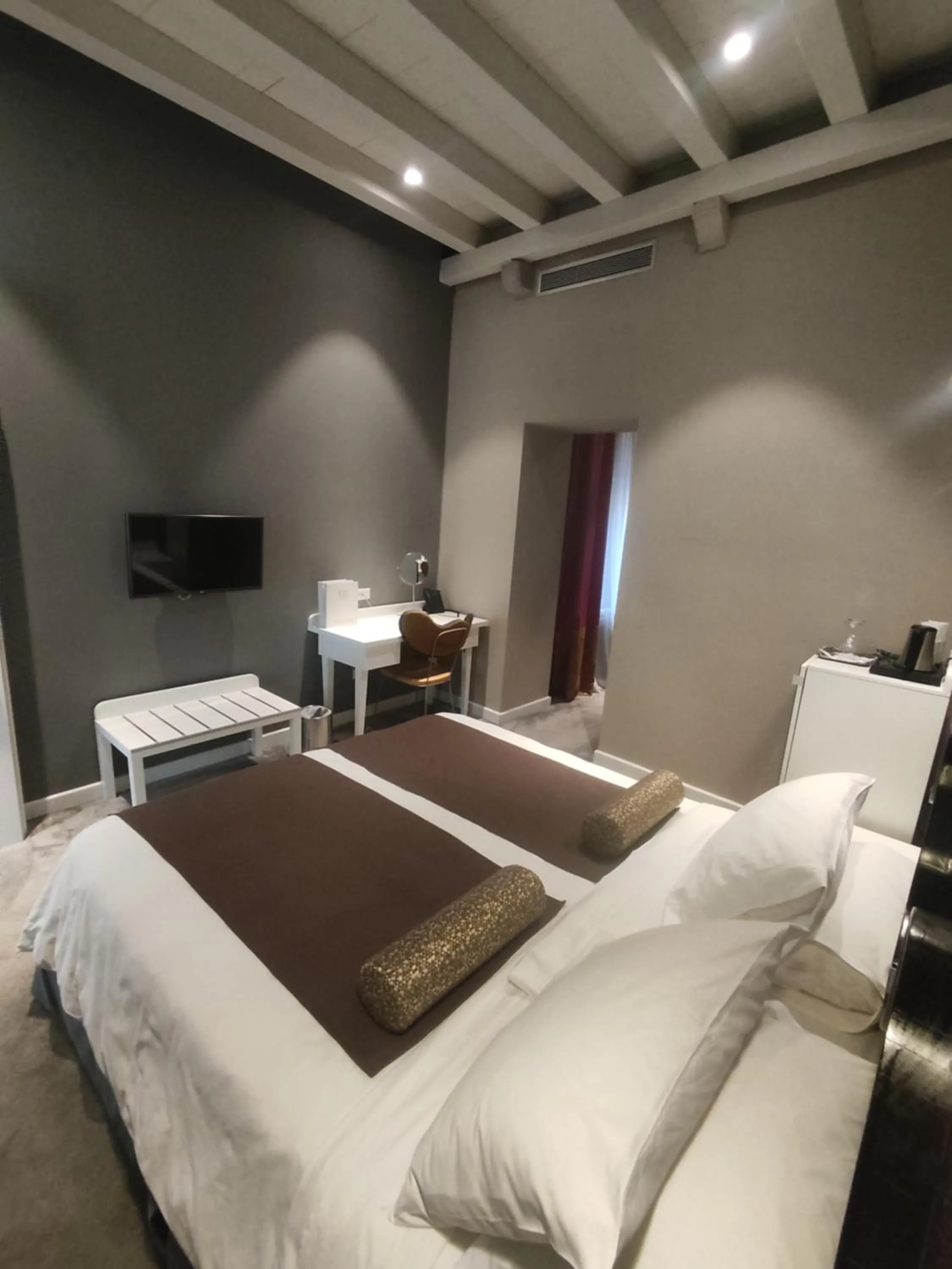 Bedroom in XII Century Heritage Hotel