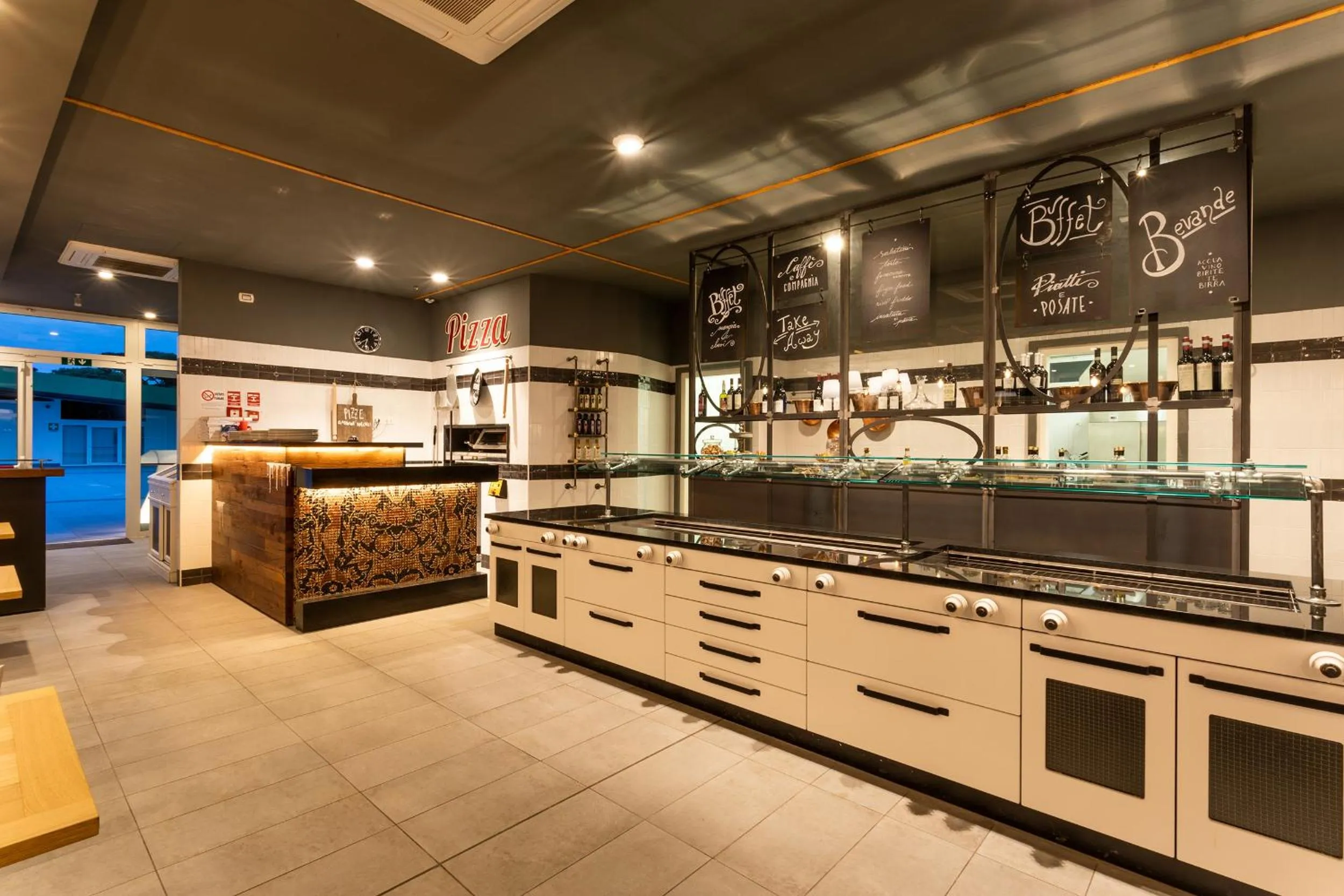 Restaurant/places to eat in Camping Village Roma Capitol