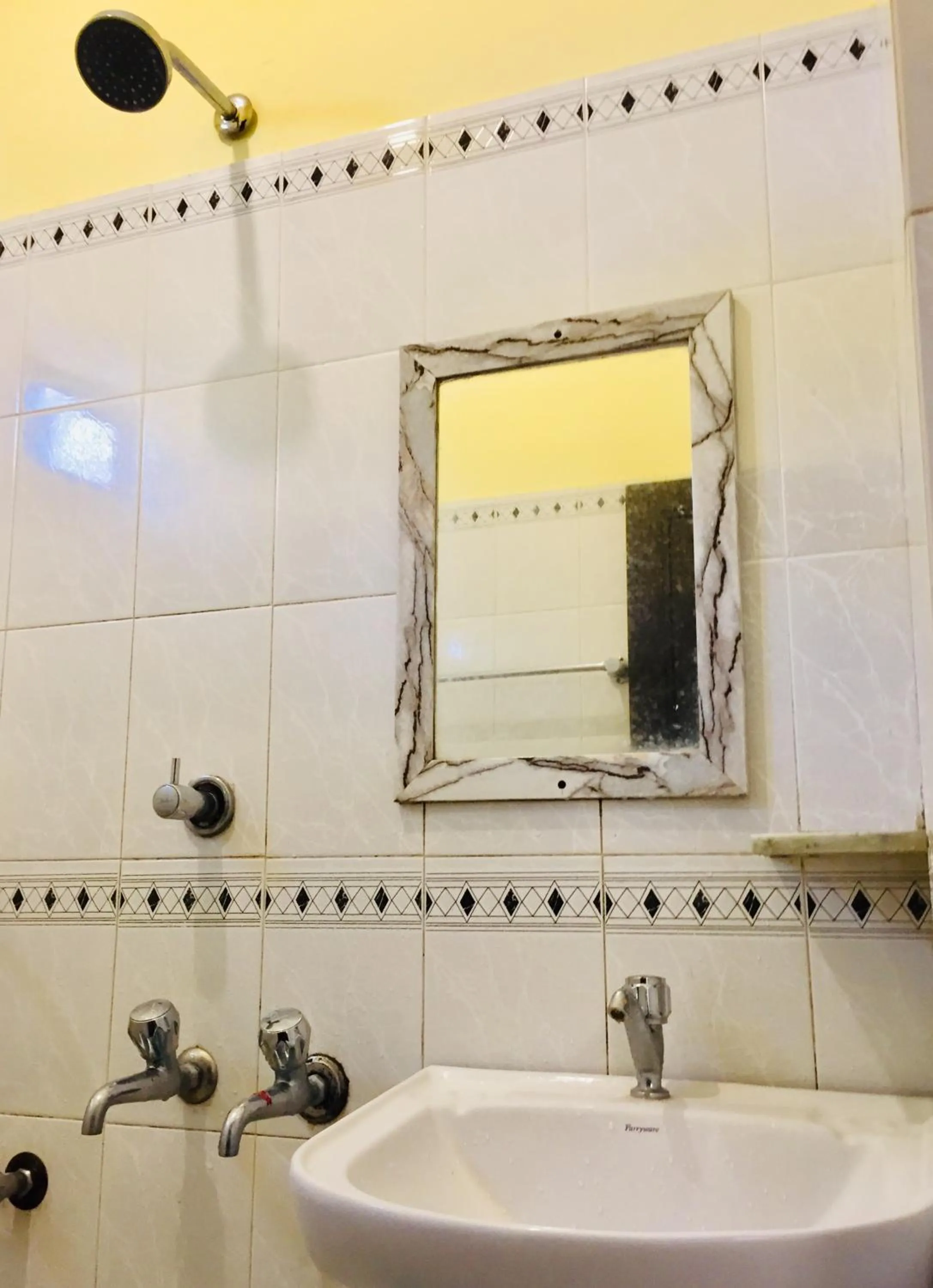 Shower in Hotel Sun Rock