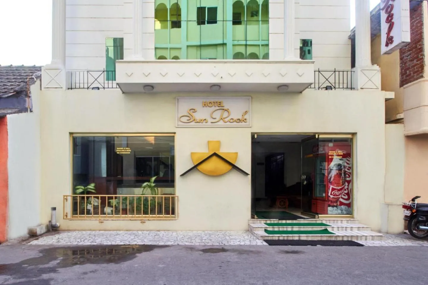 Property building in Hotel Sun Rock