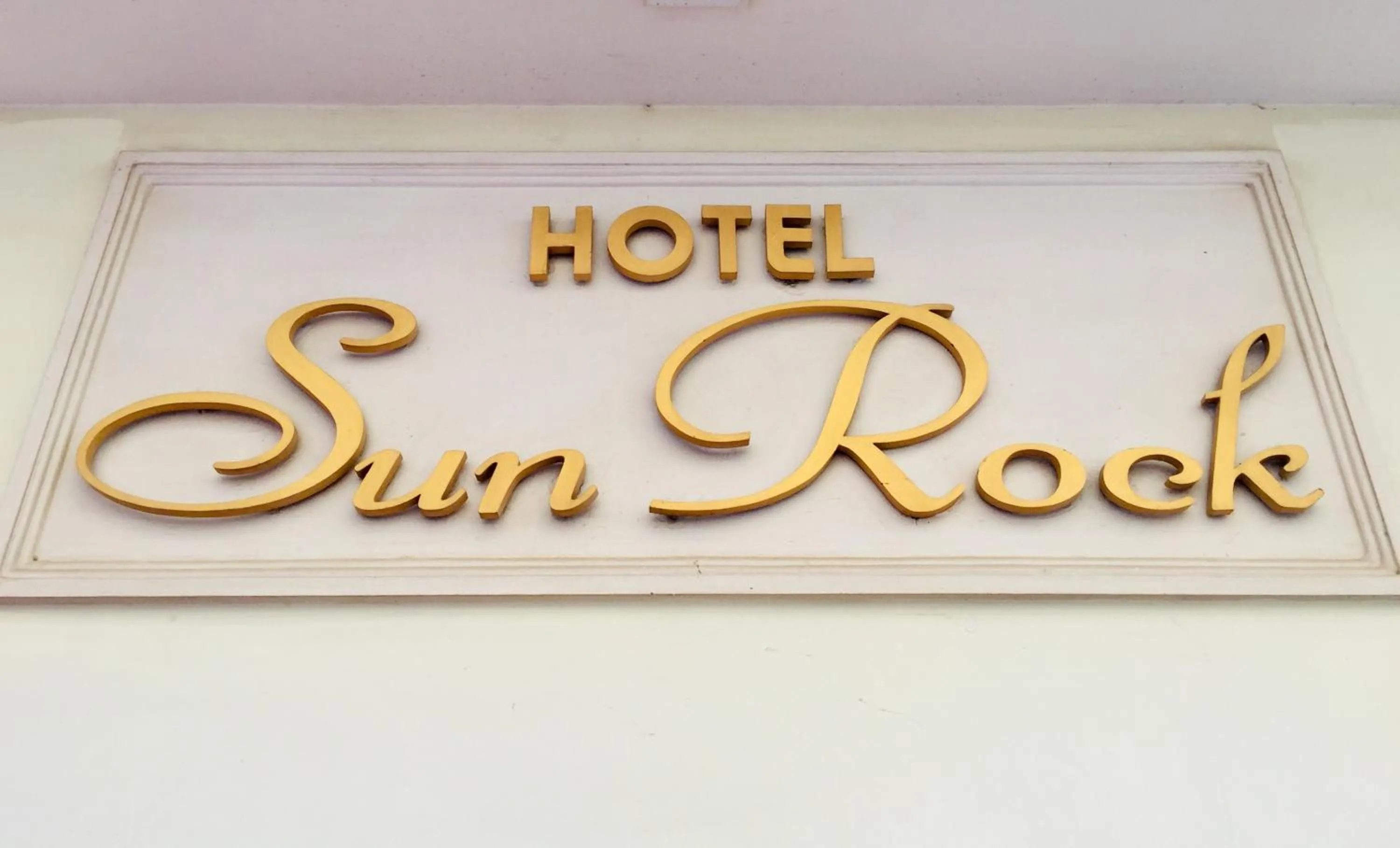 Property logo or sign in Hotel Sun Rock