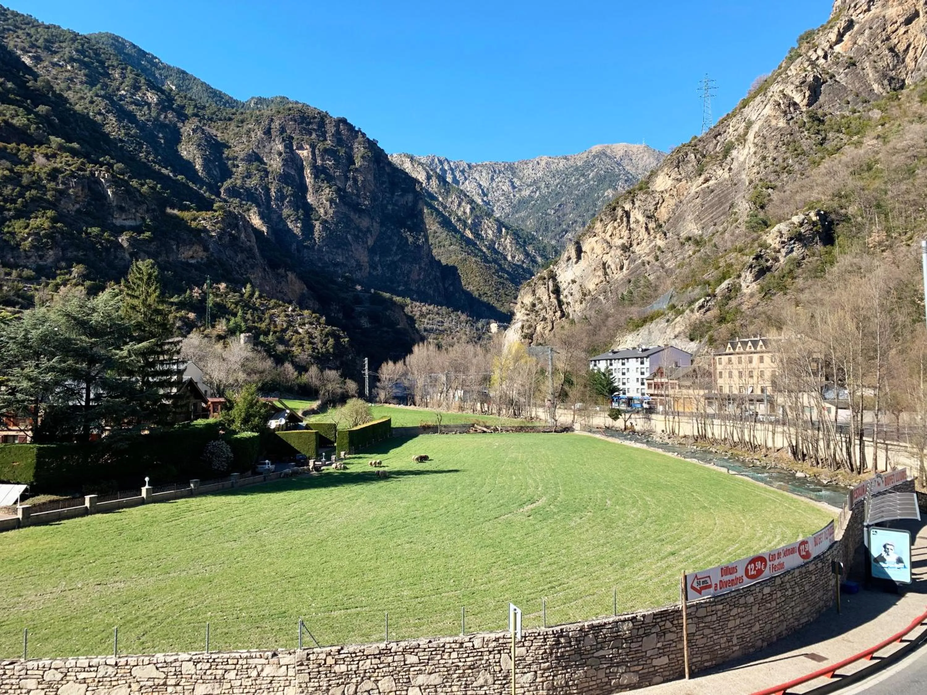 Mountain view in Hotel Barcelona