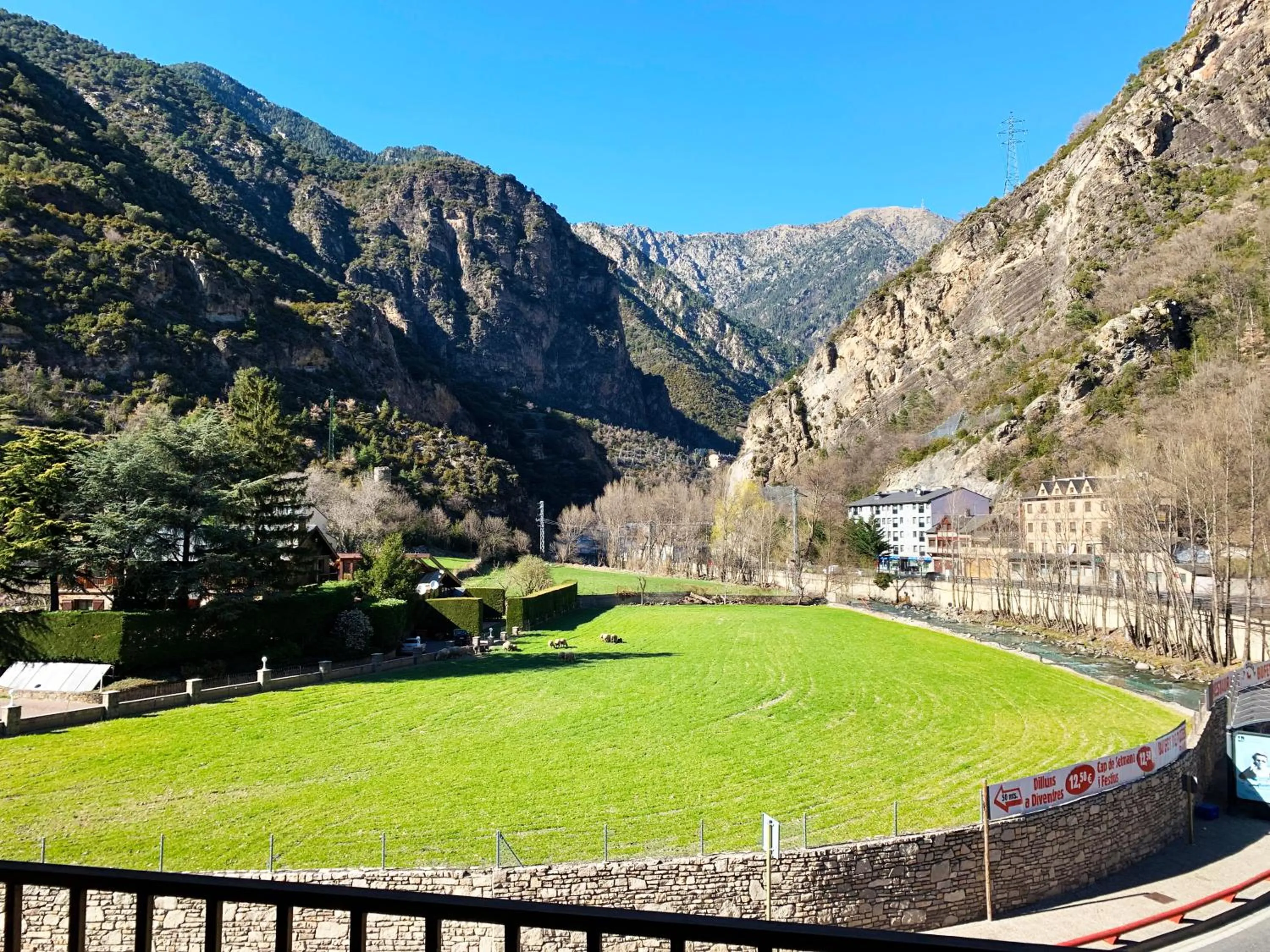 Mountain view in Hotel Barcelona