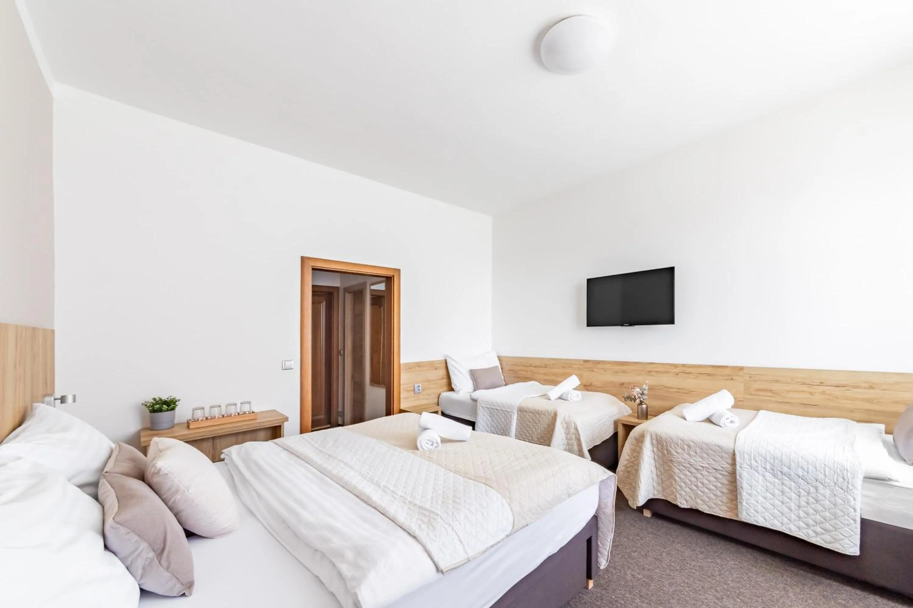 Quadruple Room with Private Bathroom - single occupancy in Hotel Sněžné