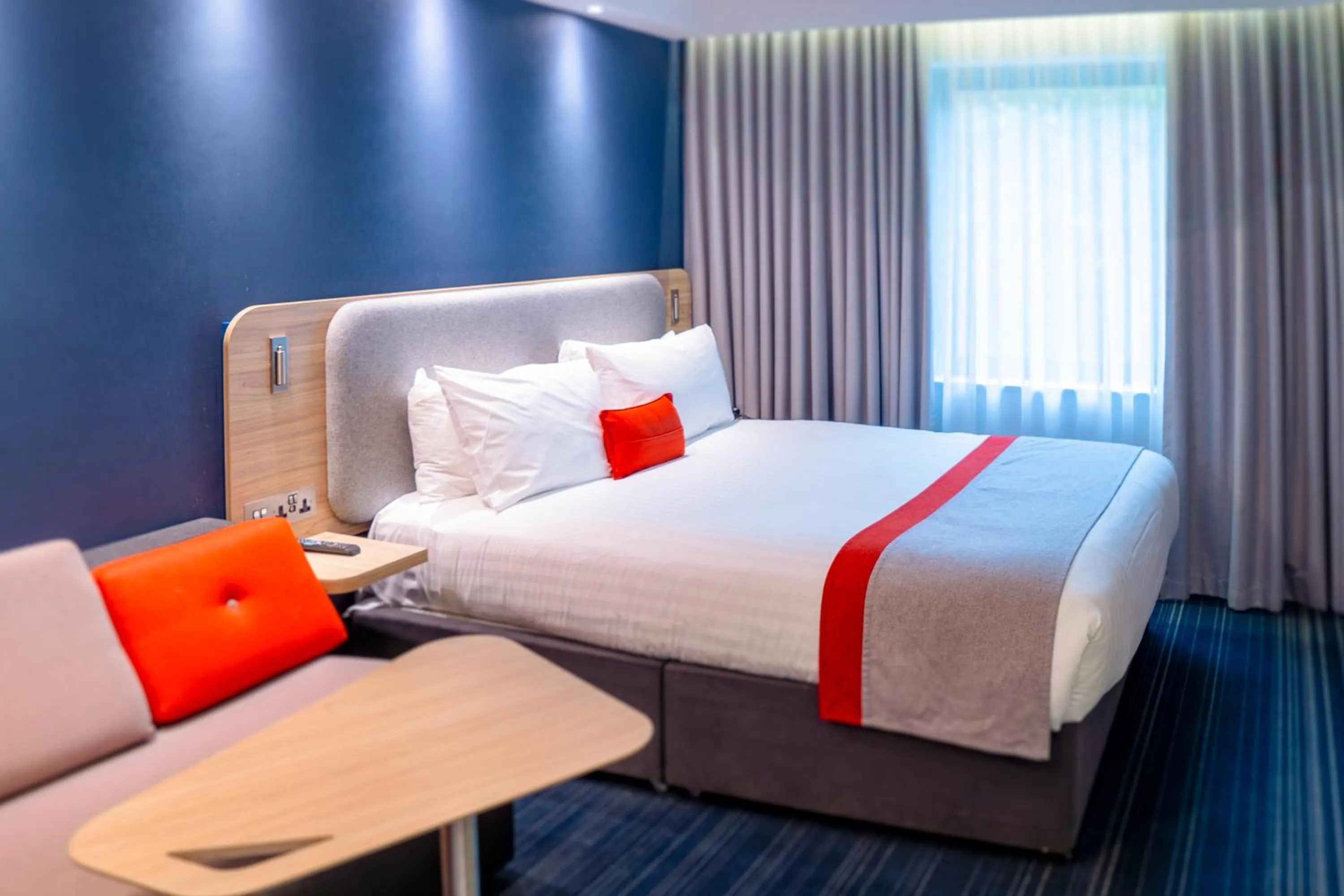 Bedroom, Bed in Holiday Inn Express St. Albans - M25, Jct.22