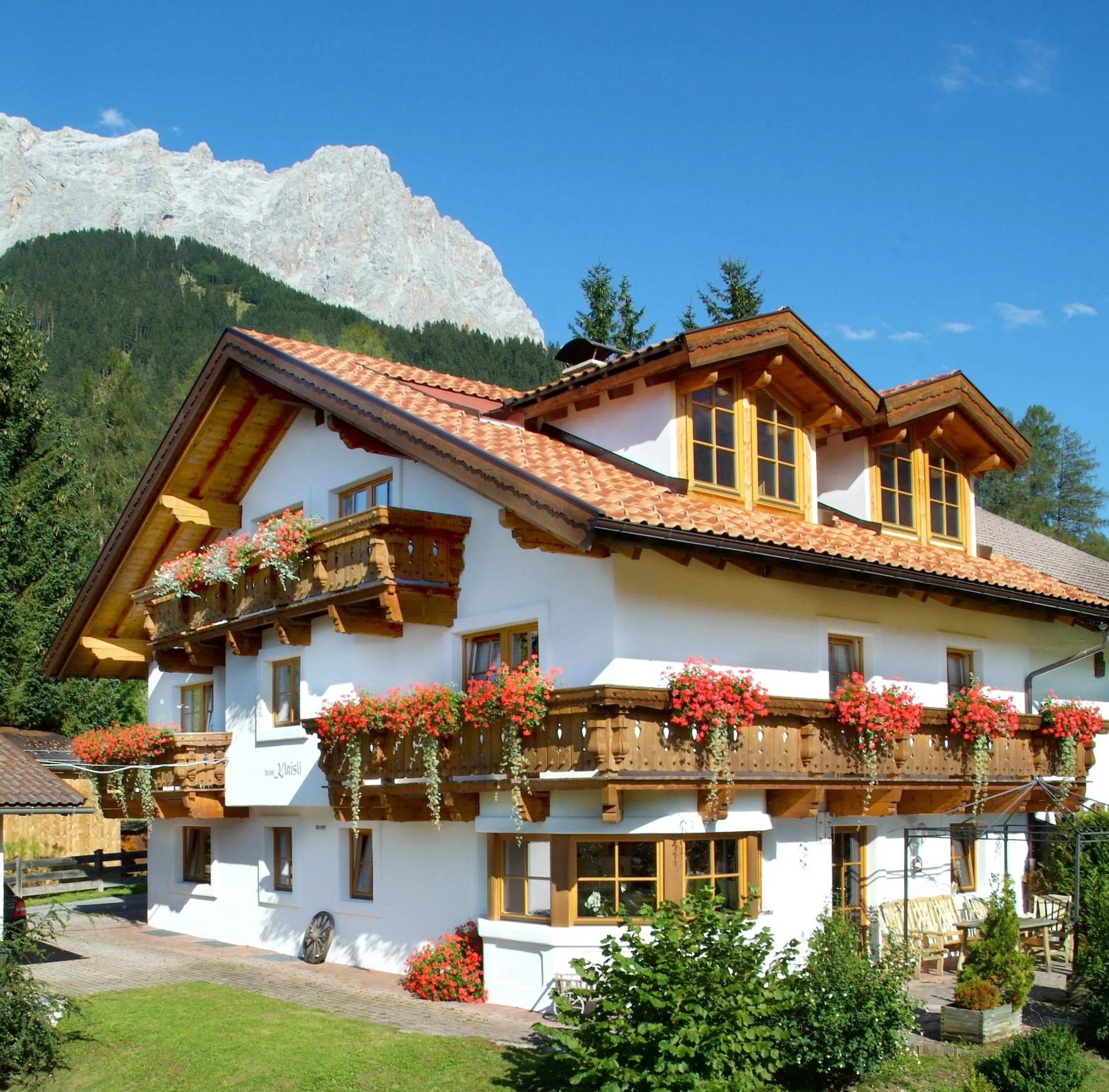 Facade/entrance in Gästehaus Haag