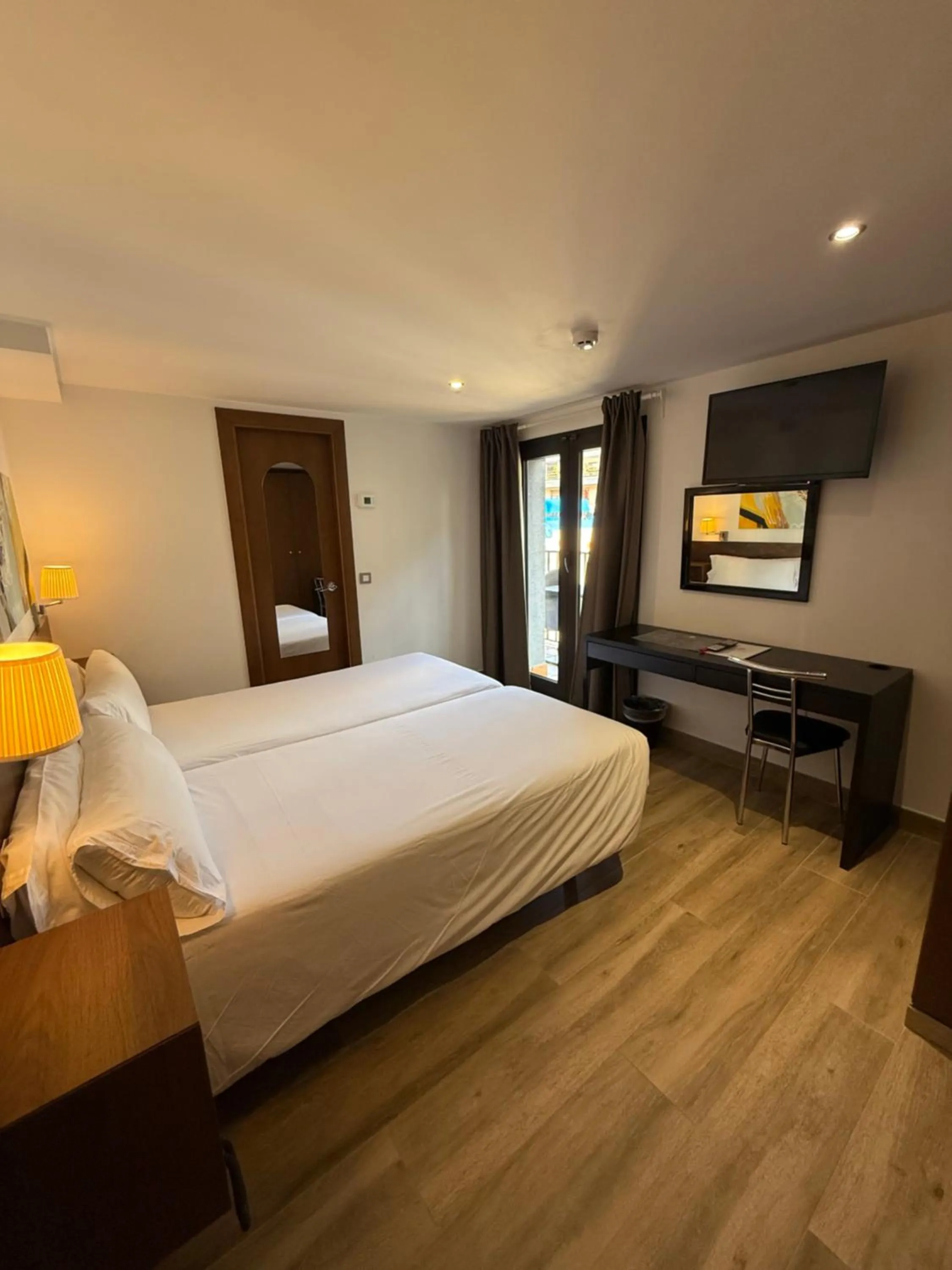 Photo of the whole room, Bed in Aston Hotel