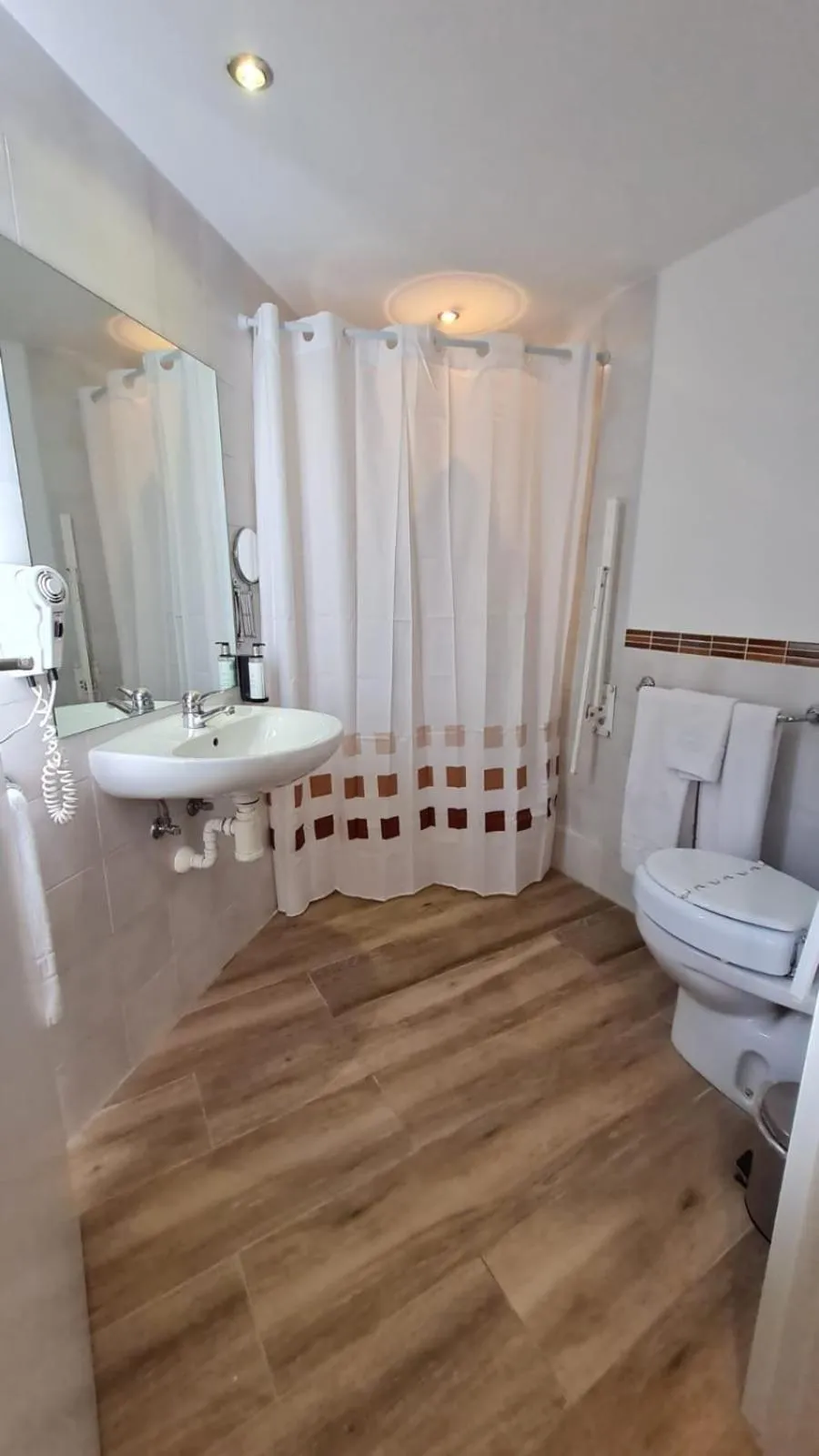 Bathroom in Aston Hotel