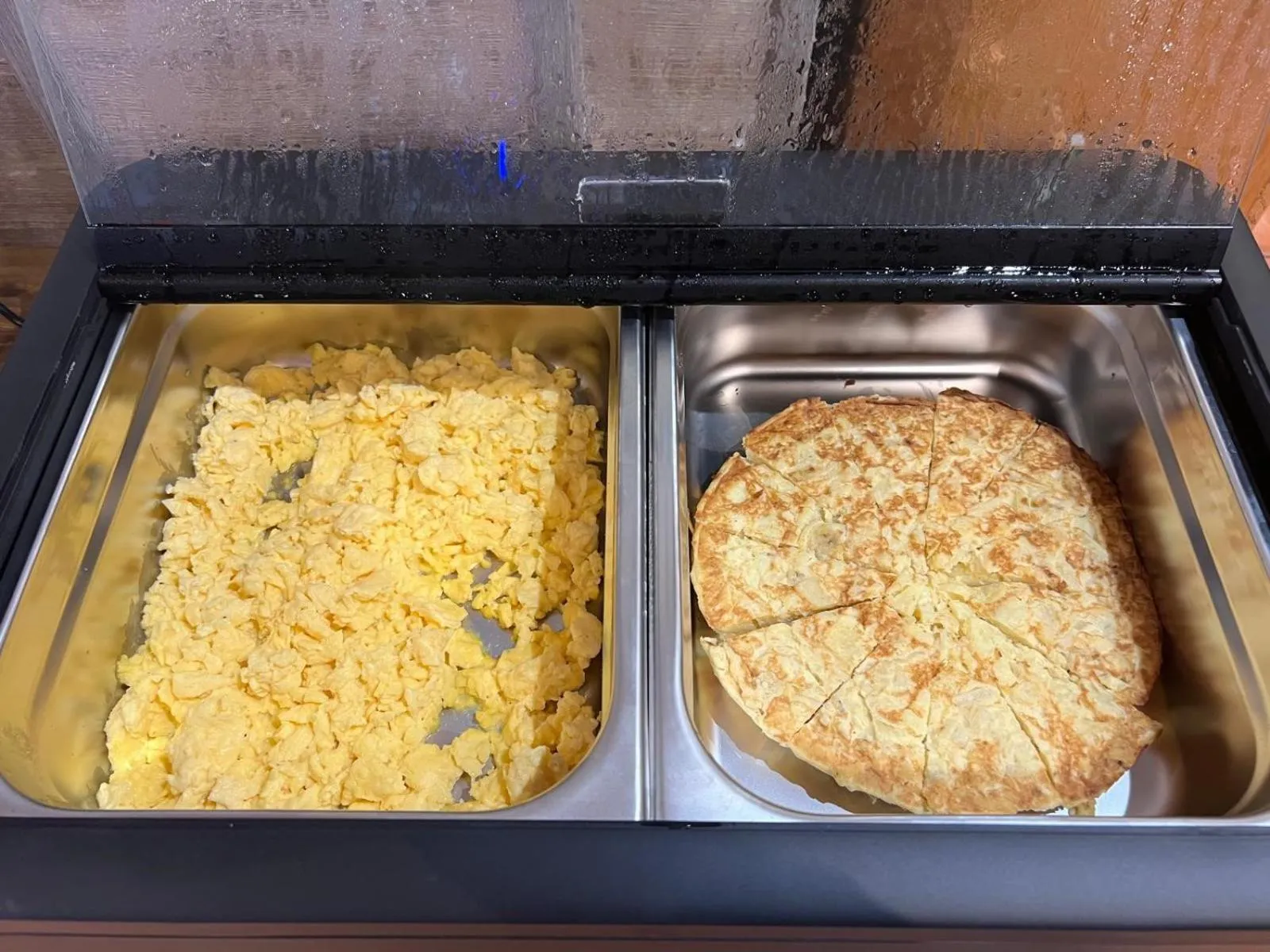 Food and drinks in Aston Hotel