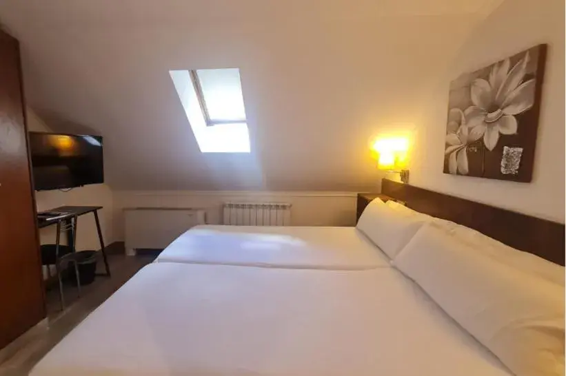 Economy Double Room - single occupancy in Aston Hotel Economy Double Room - single occupancy in Aston Hotel