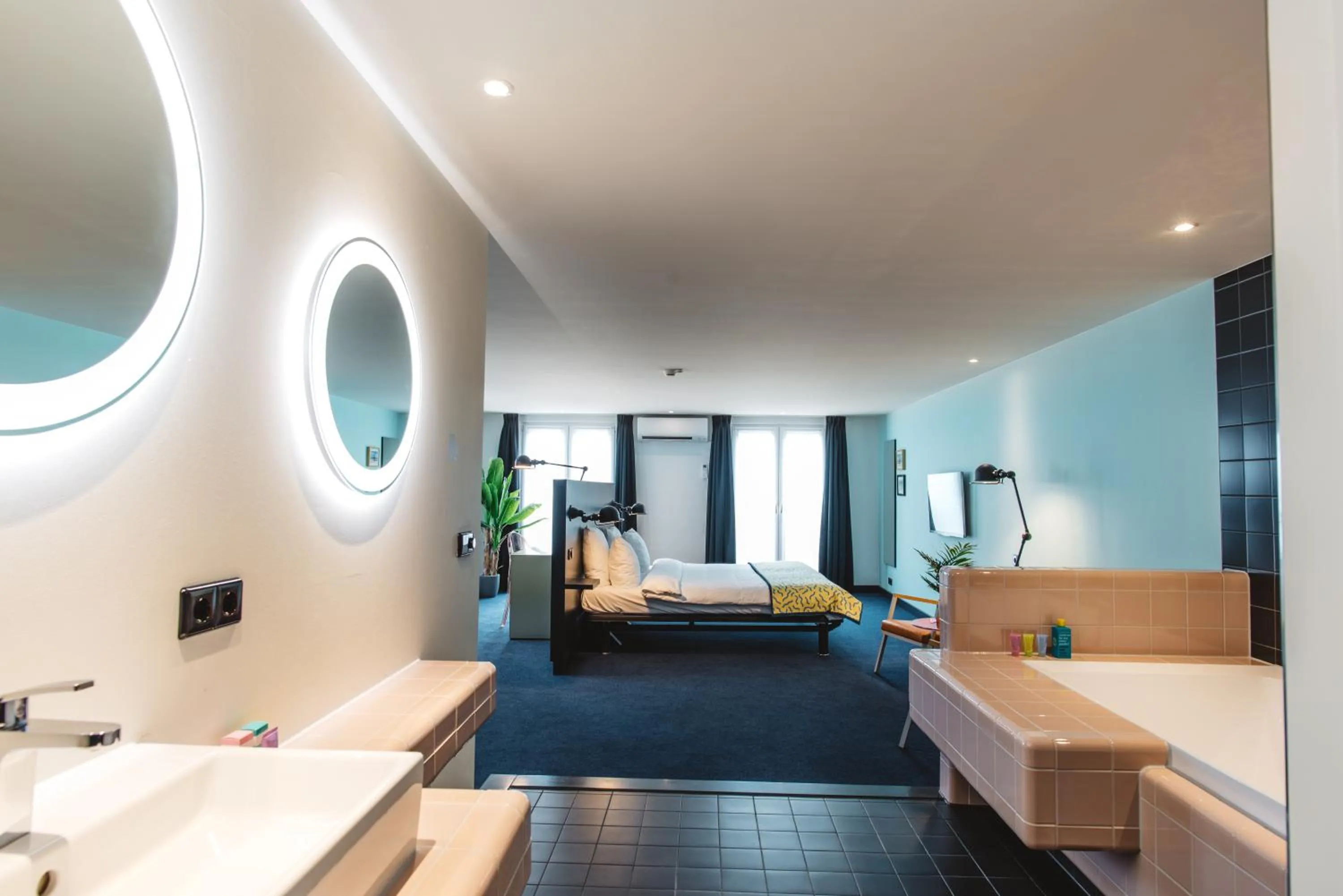 Bathroom, Bed in The Dutch Maastricht